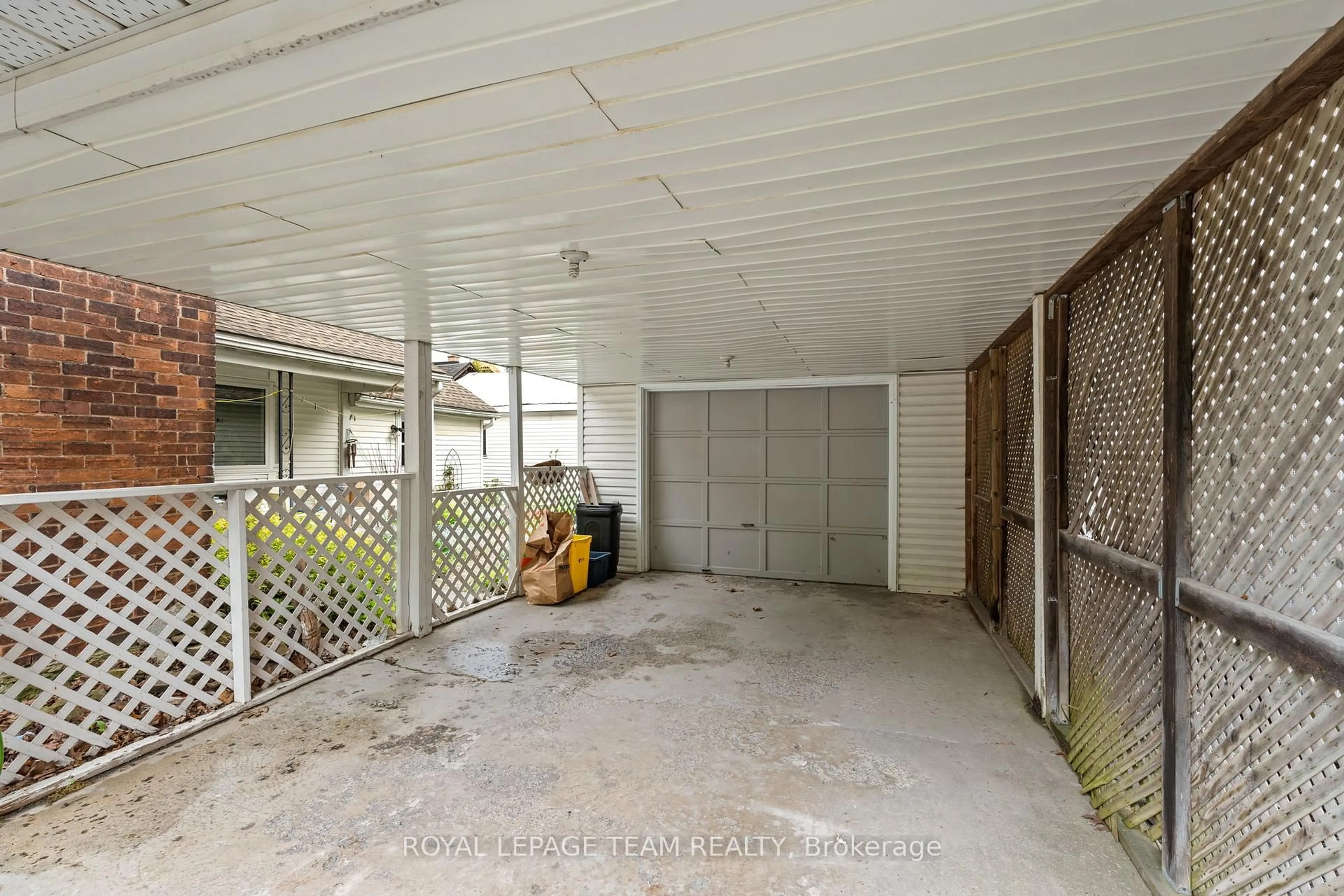 Indoor garage for 82 Lake Ave, Carleton Place Ontario K7C 1K8
