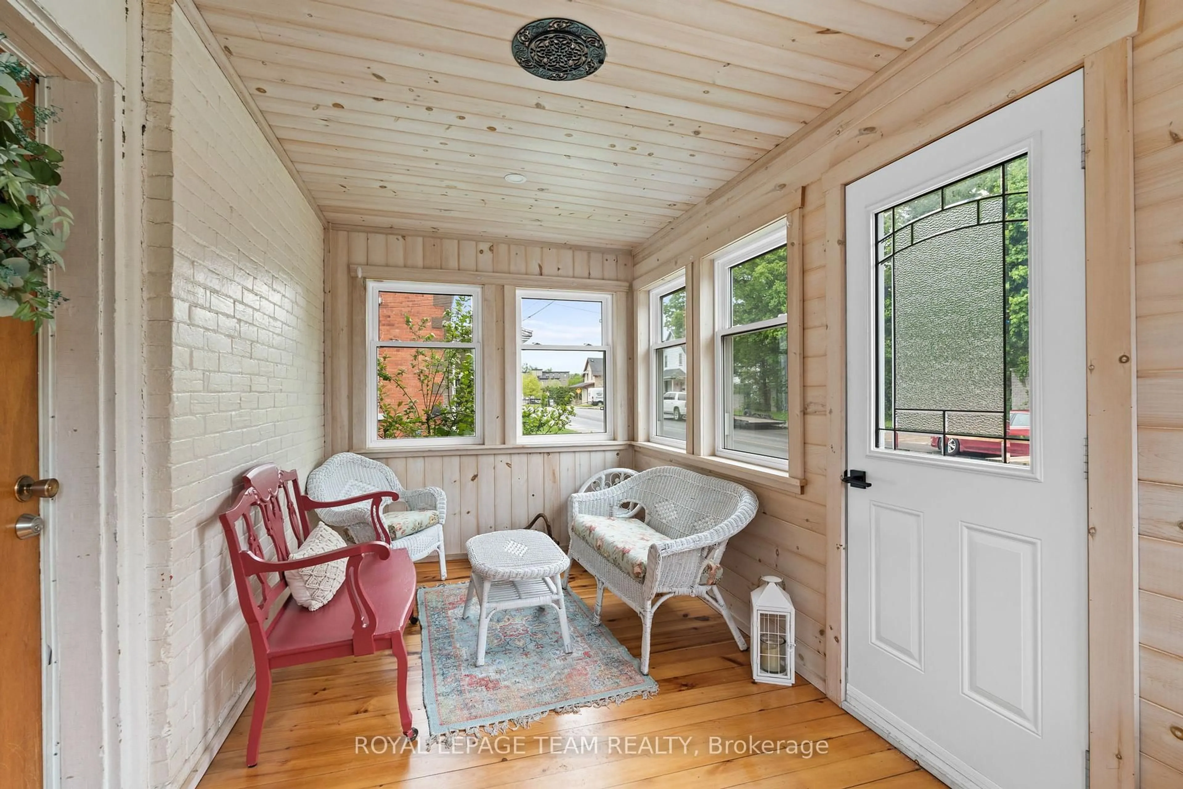 Indoor entryway for 82 Lake Ave, Carleton Place Ontario K7C 1K8