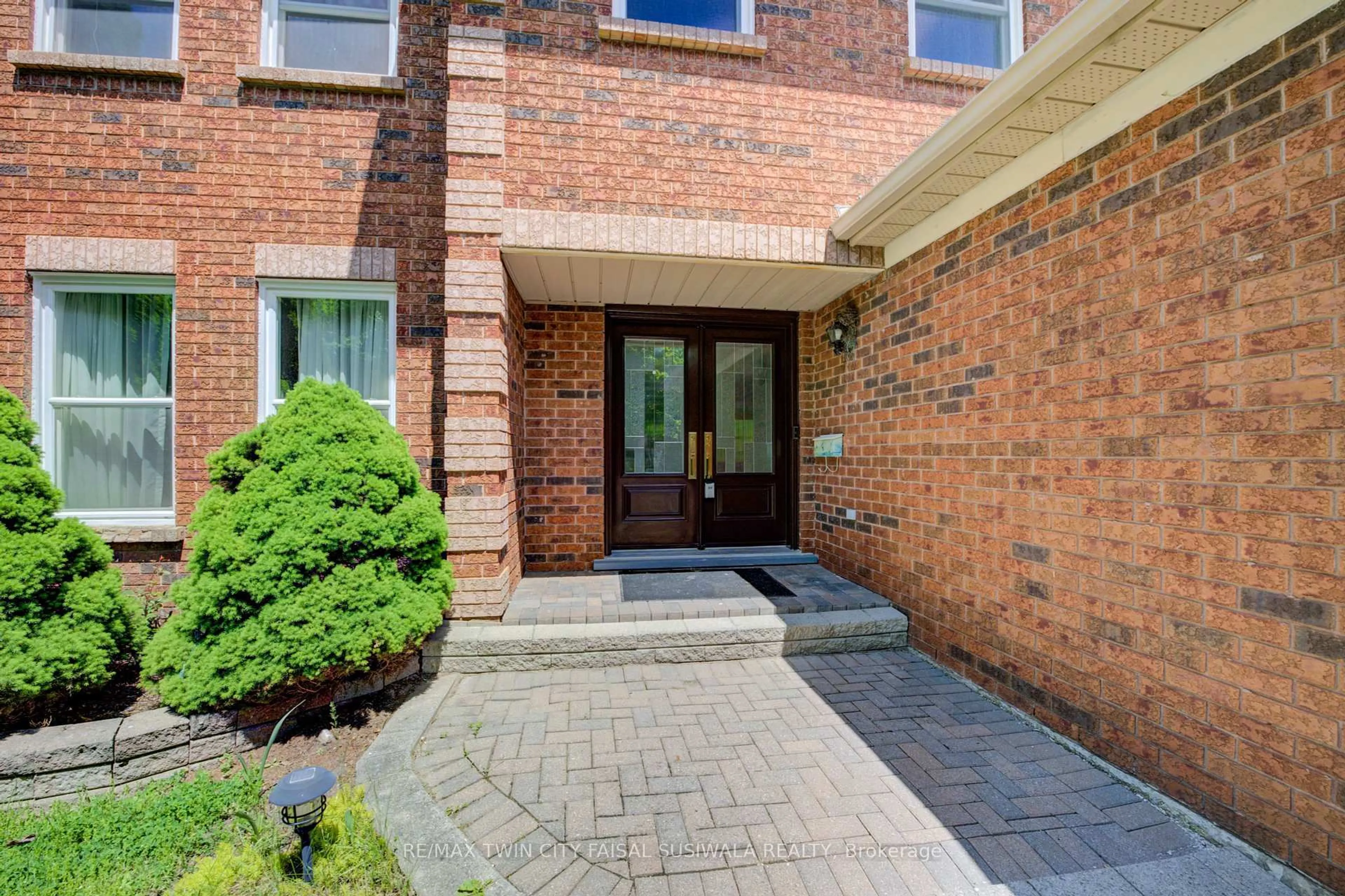 Home with brick exterior material, street for 56 Forestview Dr, Cambridge Ontario N1T 1V1
