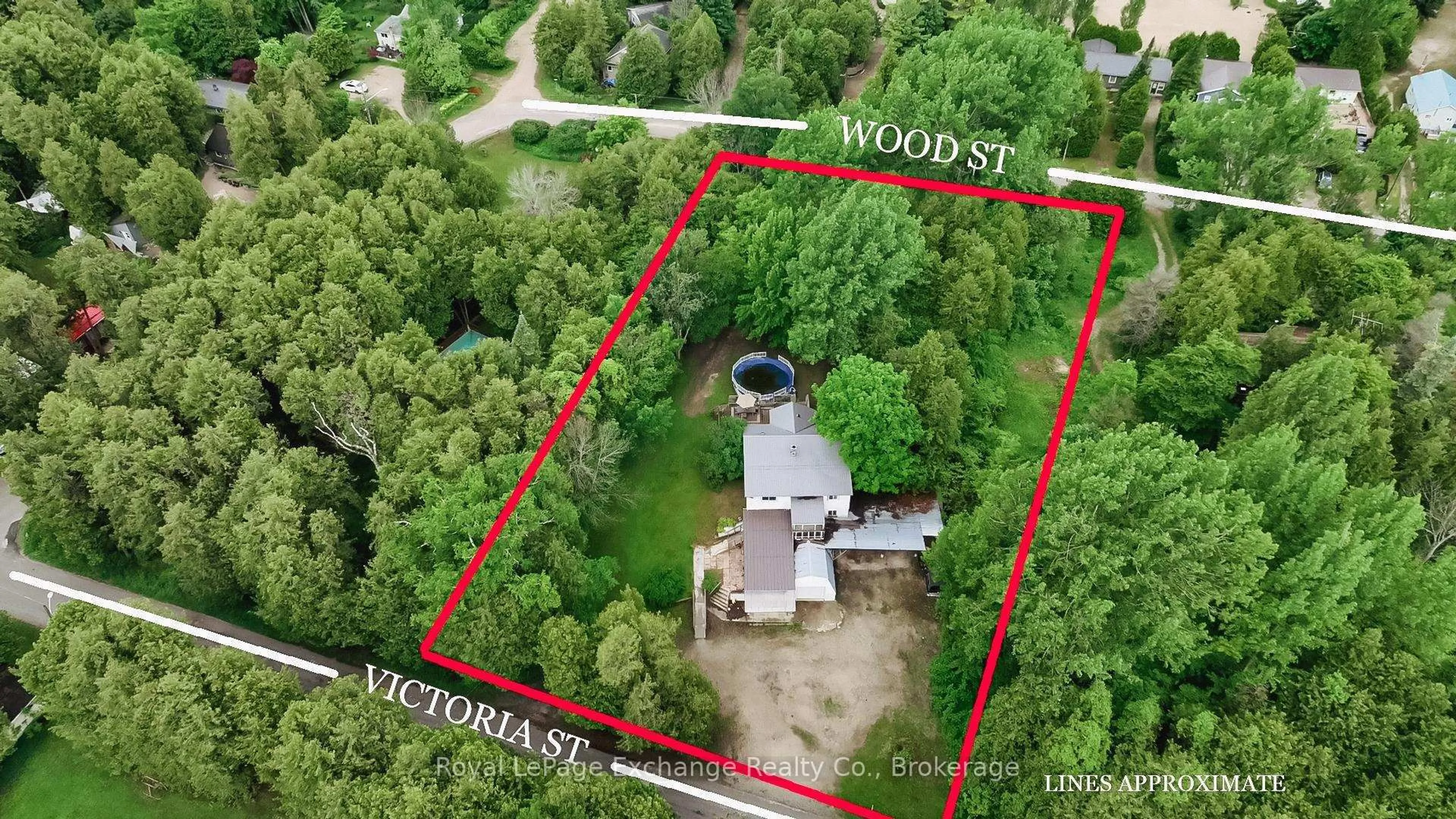 A pic from outside/outdoor area/front of a property/back of a property/a pic from drone, unknown for 14 Victoria St, Kincardine Ontario N0G 2T0