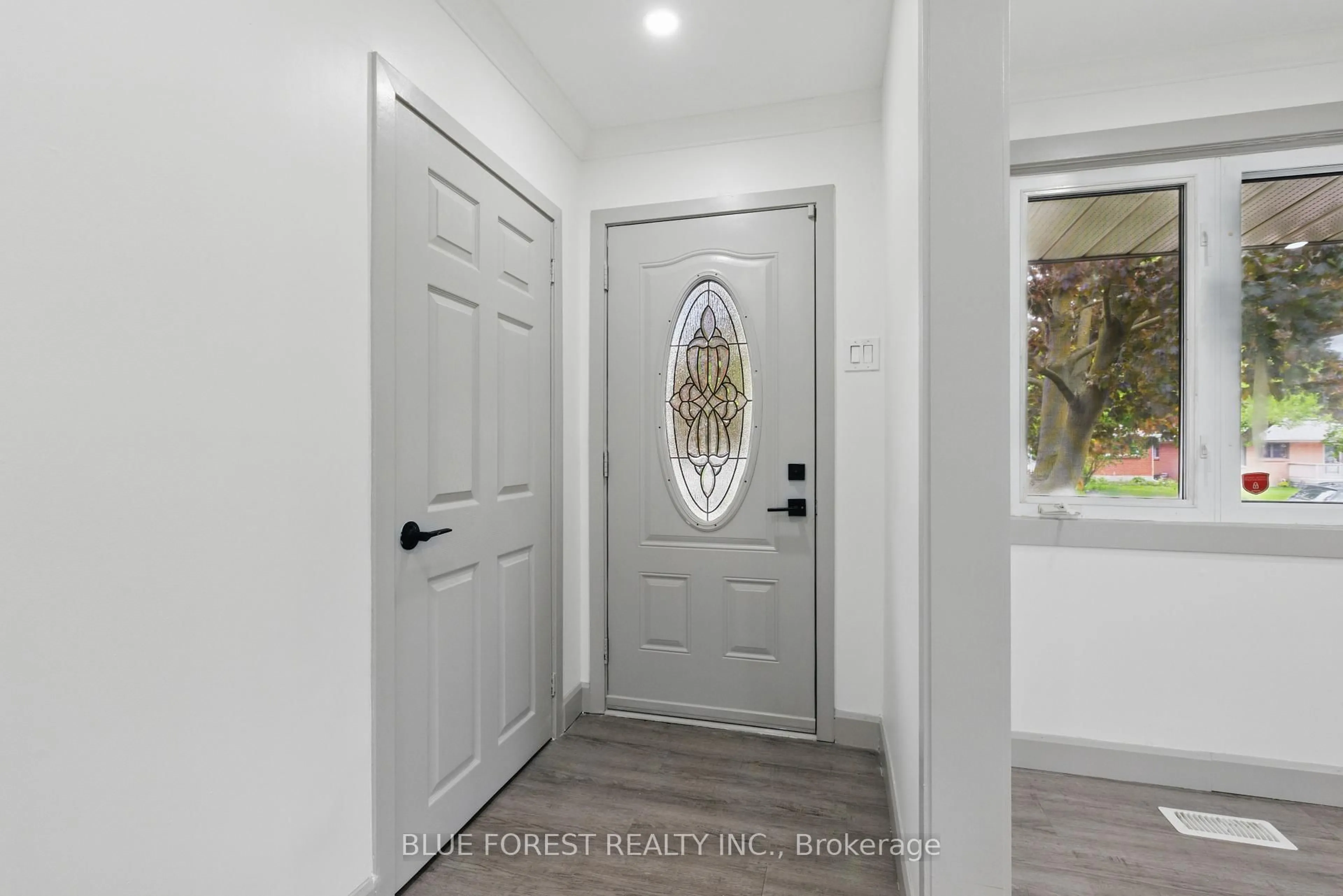 Indoor entryway for 197 Atkinson Blvd, London East Ontario N5W 4Z5