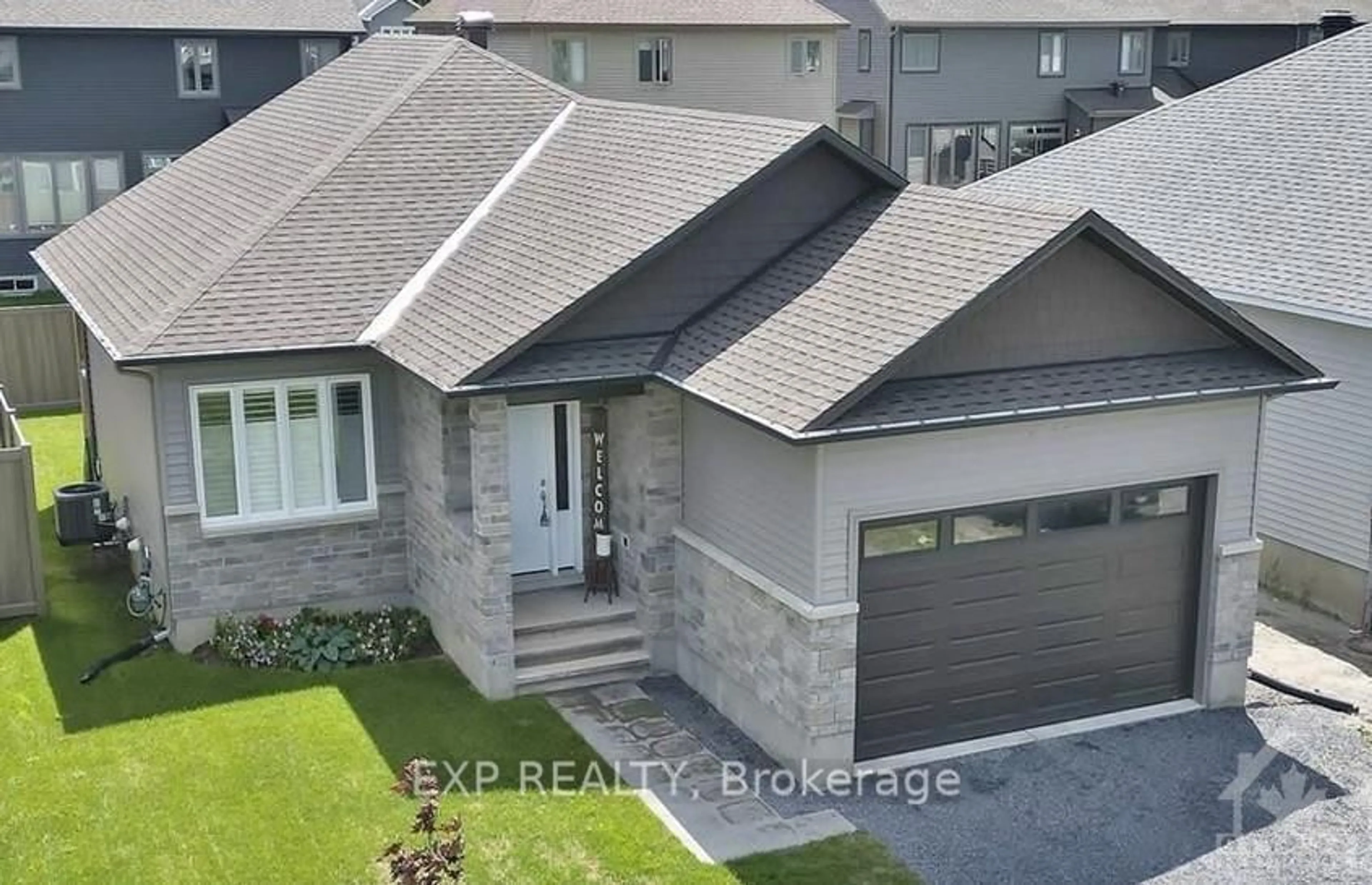 A pic from outside/outdoor area/front of a property/back of a property/a pic from drone, street for 53 Craig St, Russell Ontario K4R 1A6
