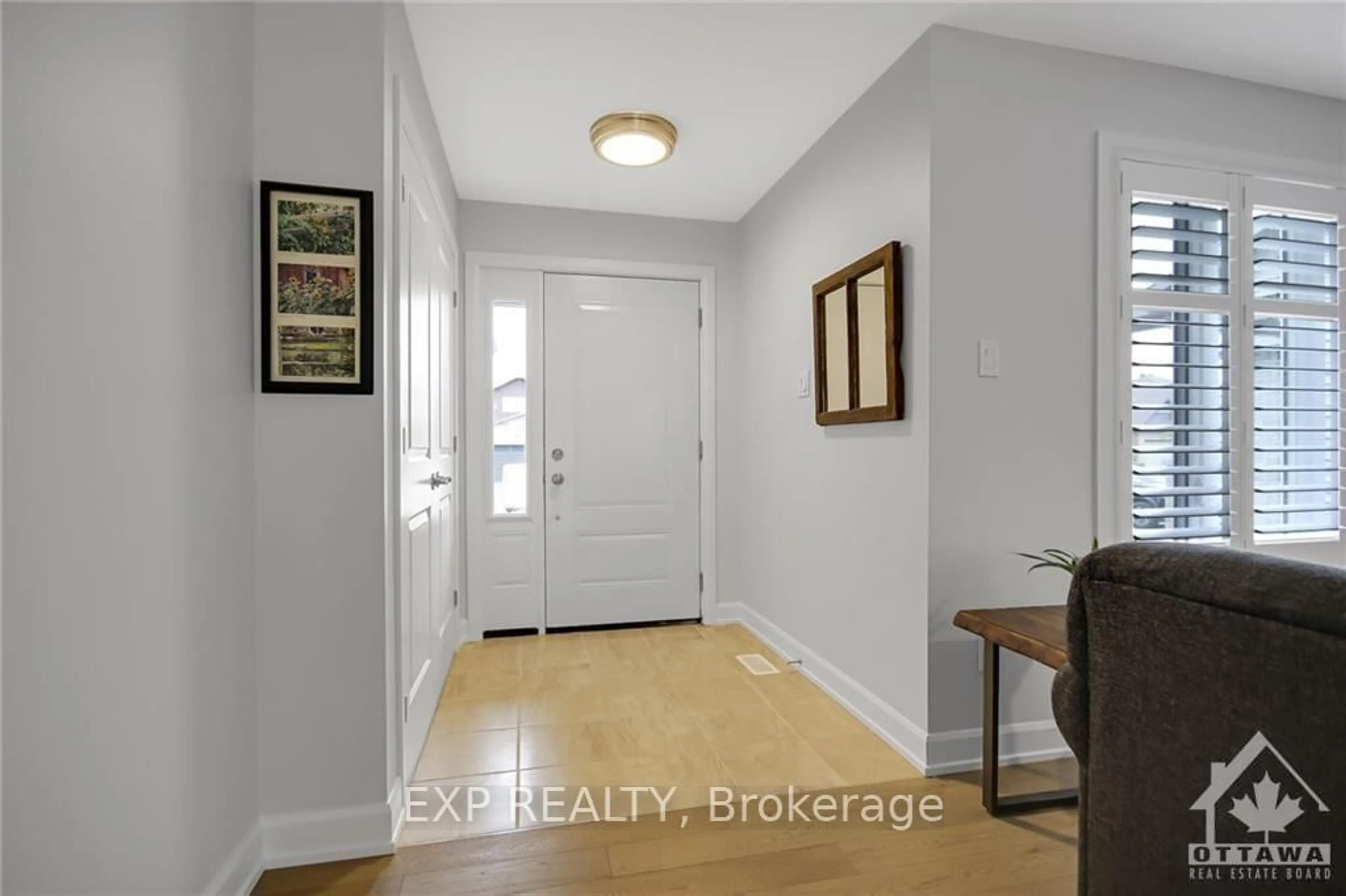 Indoor entryway for 53 Craig St, Russell Ontario K4R 1A6