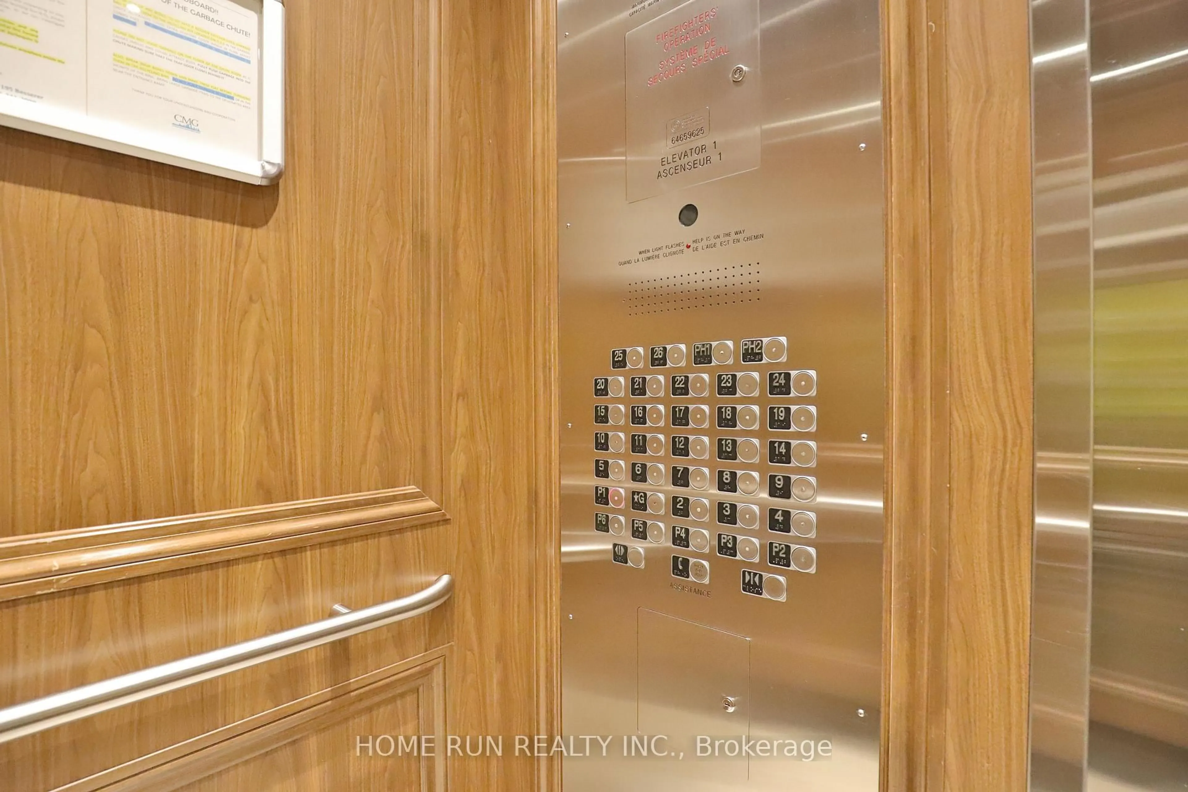 Indoor foyer for 195 BESSERER St #1203, Ottawa Ontario K1N 0B6