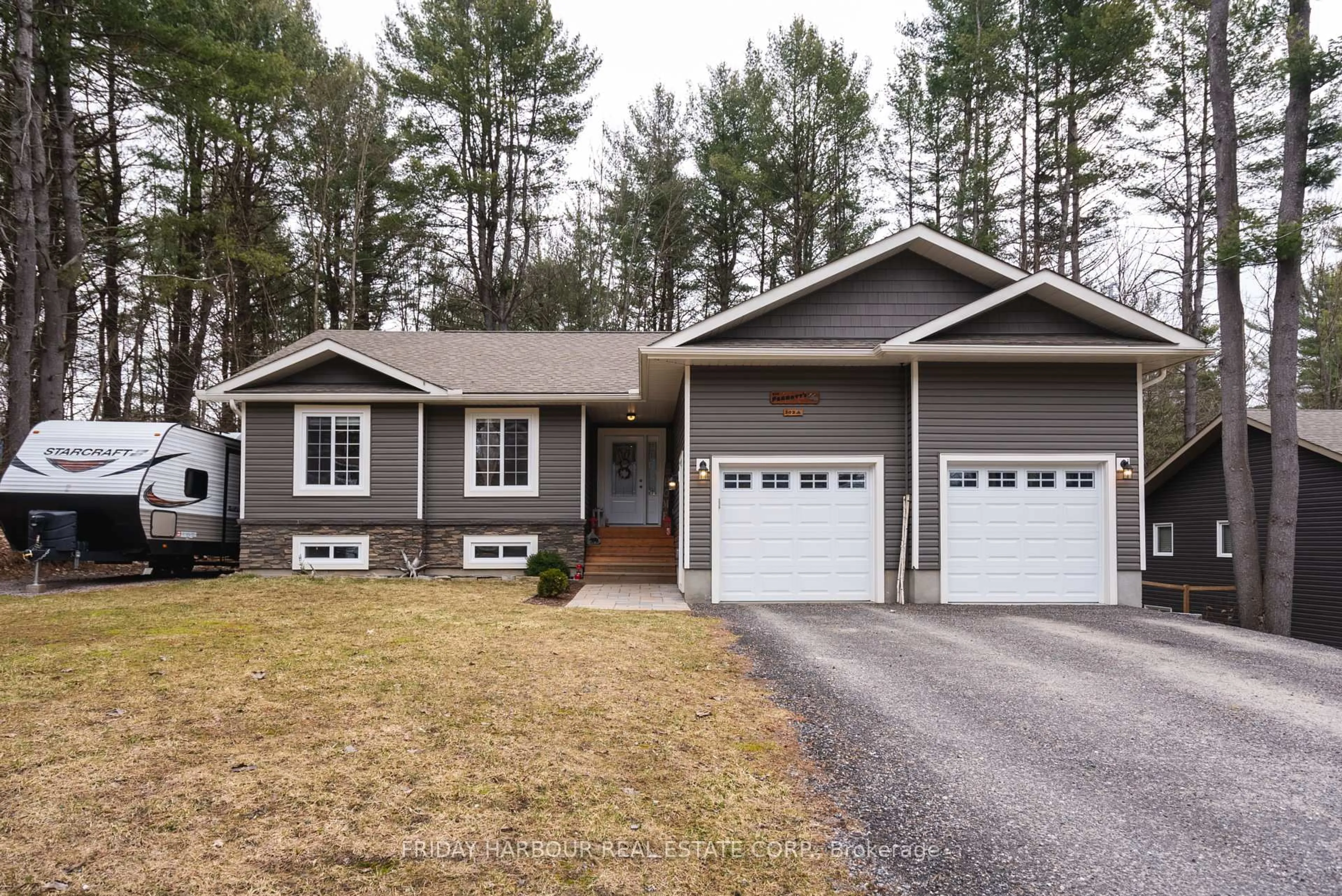 Home with vinyl exterior material, street for 202 Vel-Dor Cres, Bracebridge Ontario P1L 1J4