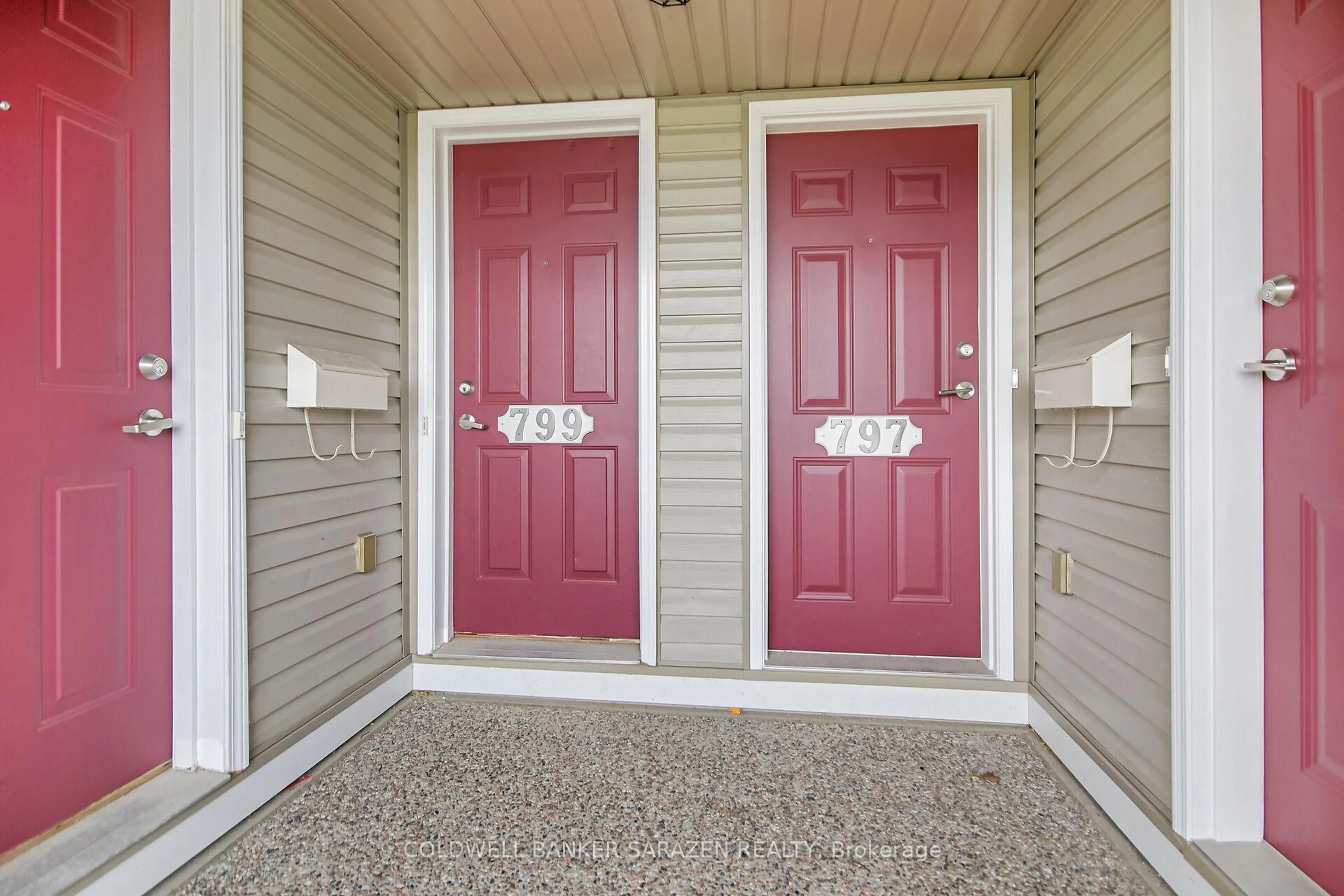 Indoor entryway for 797 Lakeridge Dr, Ottawa Ontario K4A 0N4