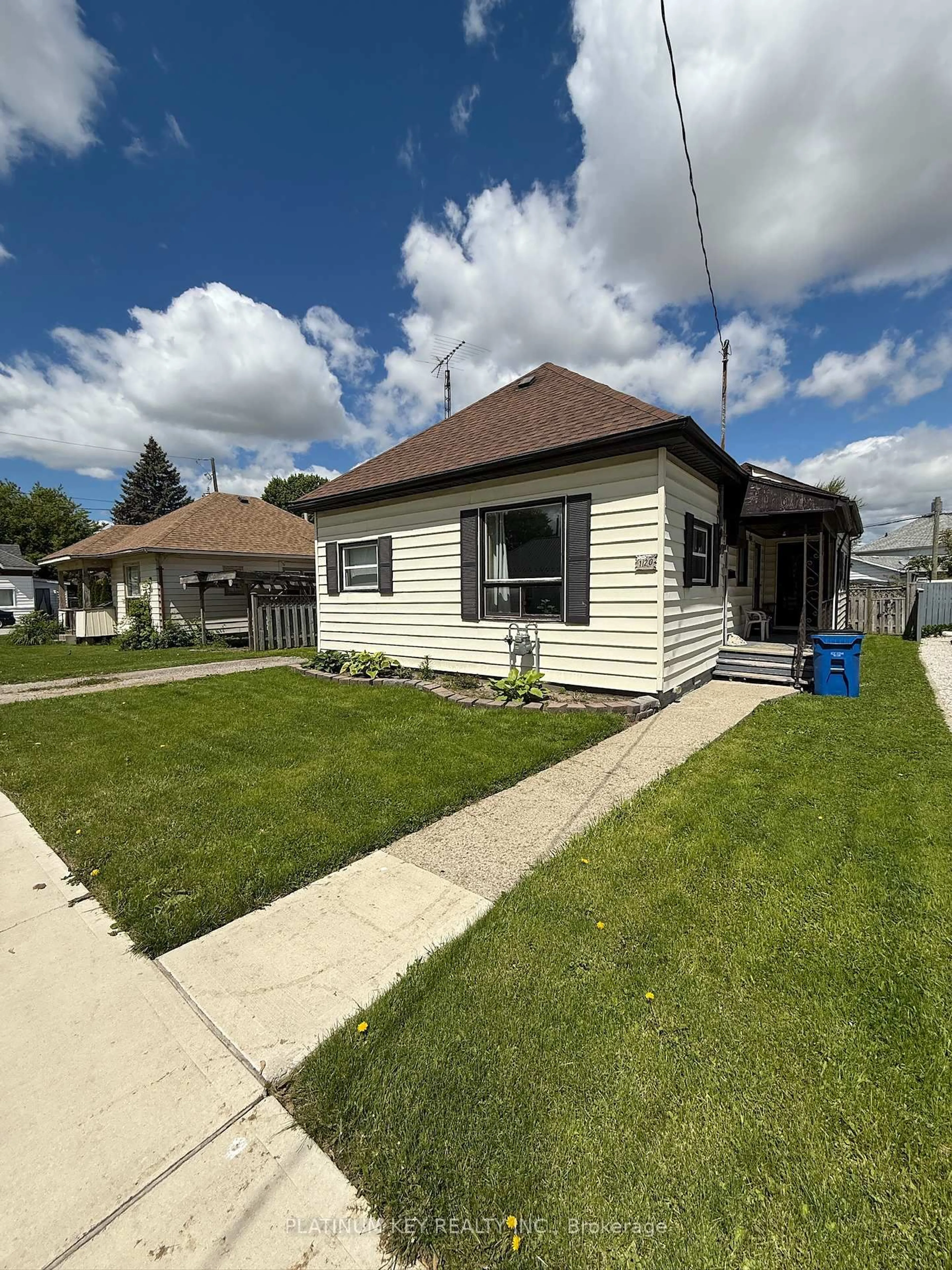 A pic from outside/outdoor area/front of a property/back of a property/a pic from drone, street for 120 Blake St, Chatham-Kent Ontario N8A 2S4