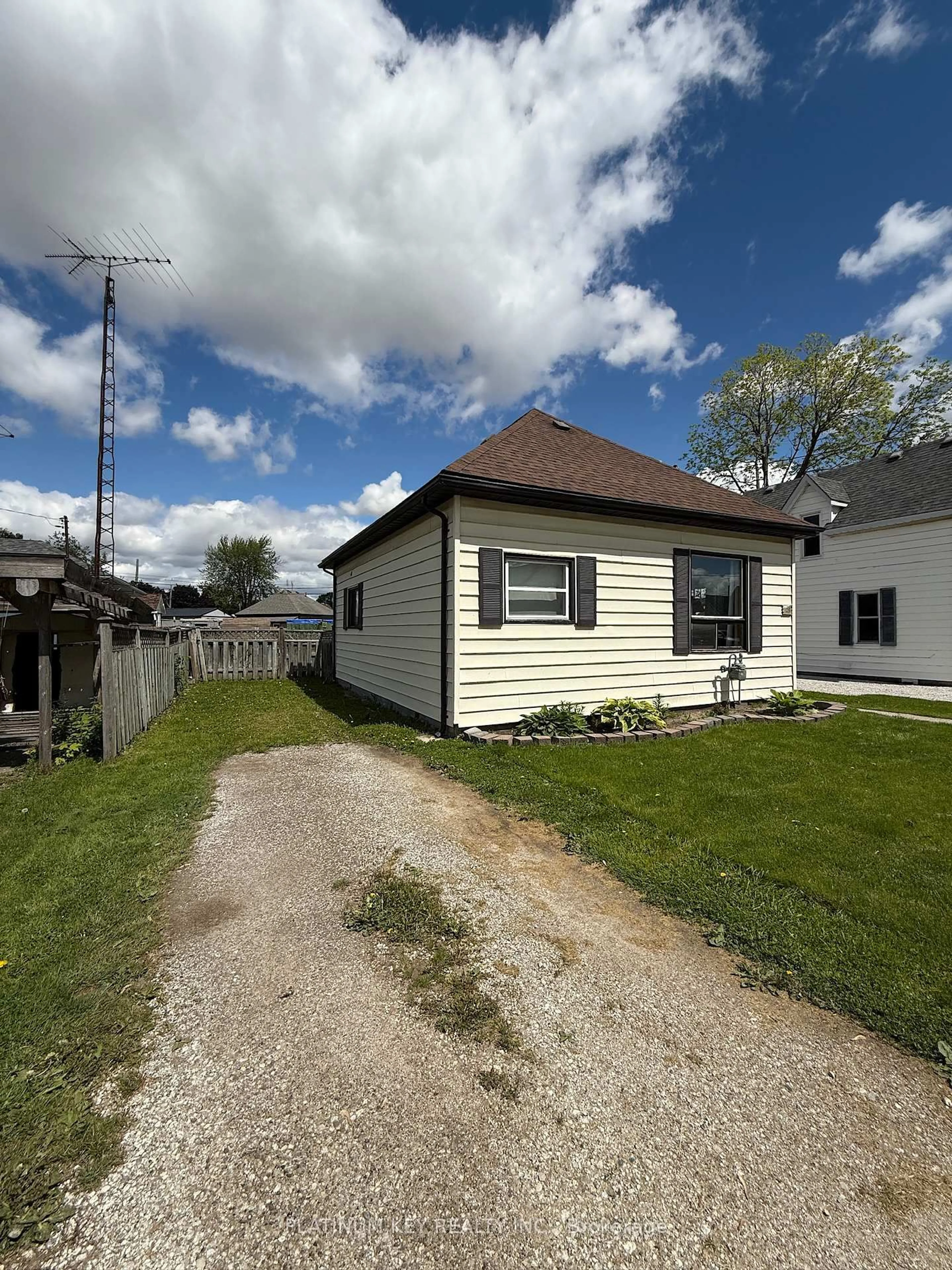 Shed for 120 Blake St, Chatham-Kent Ontario N8A 2S4