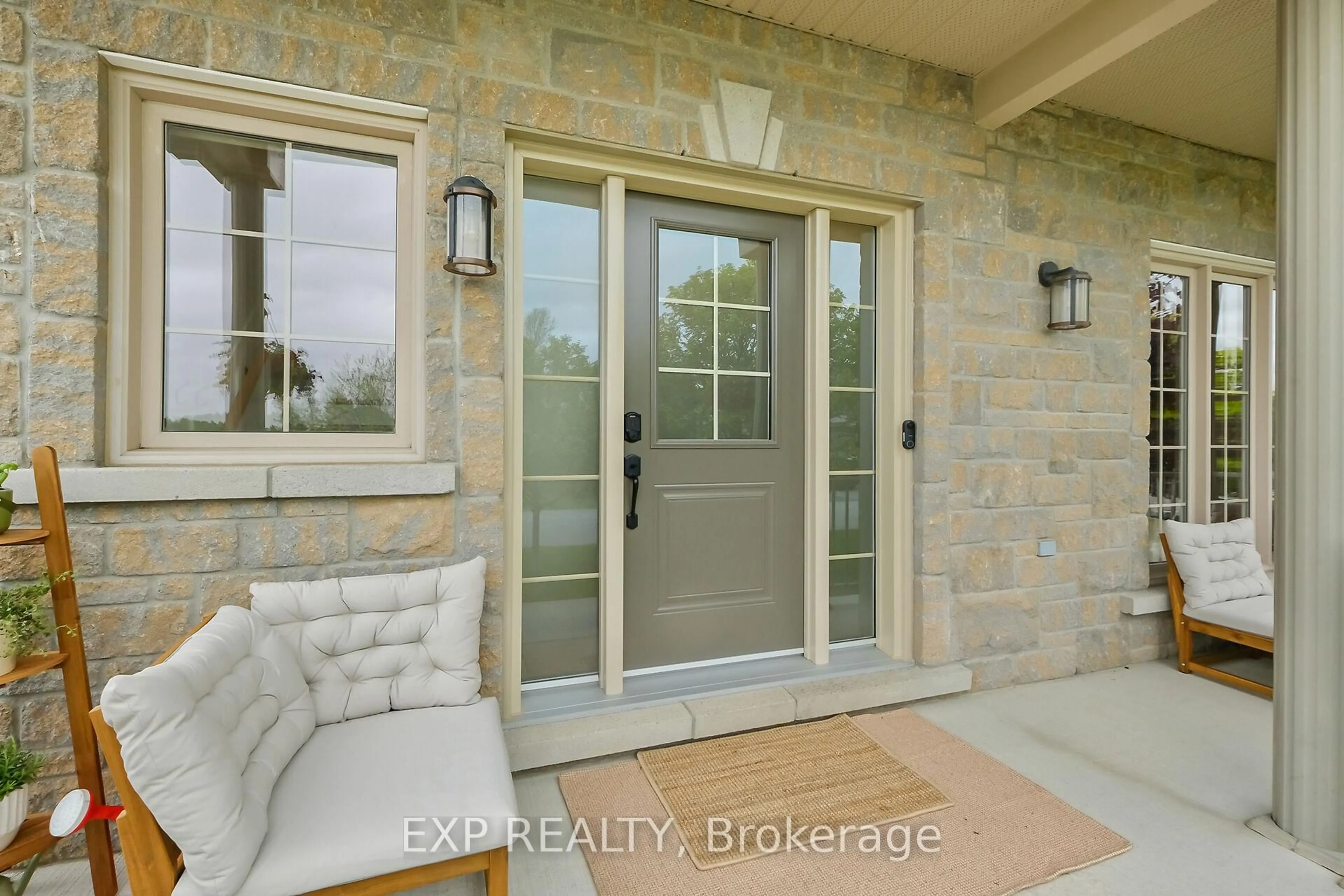 Indoor entryway for 86 Oasis St, The Nation Ontario K0A 2M0