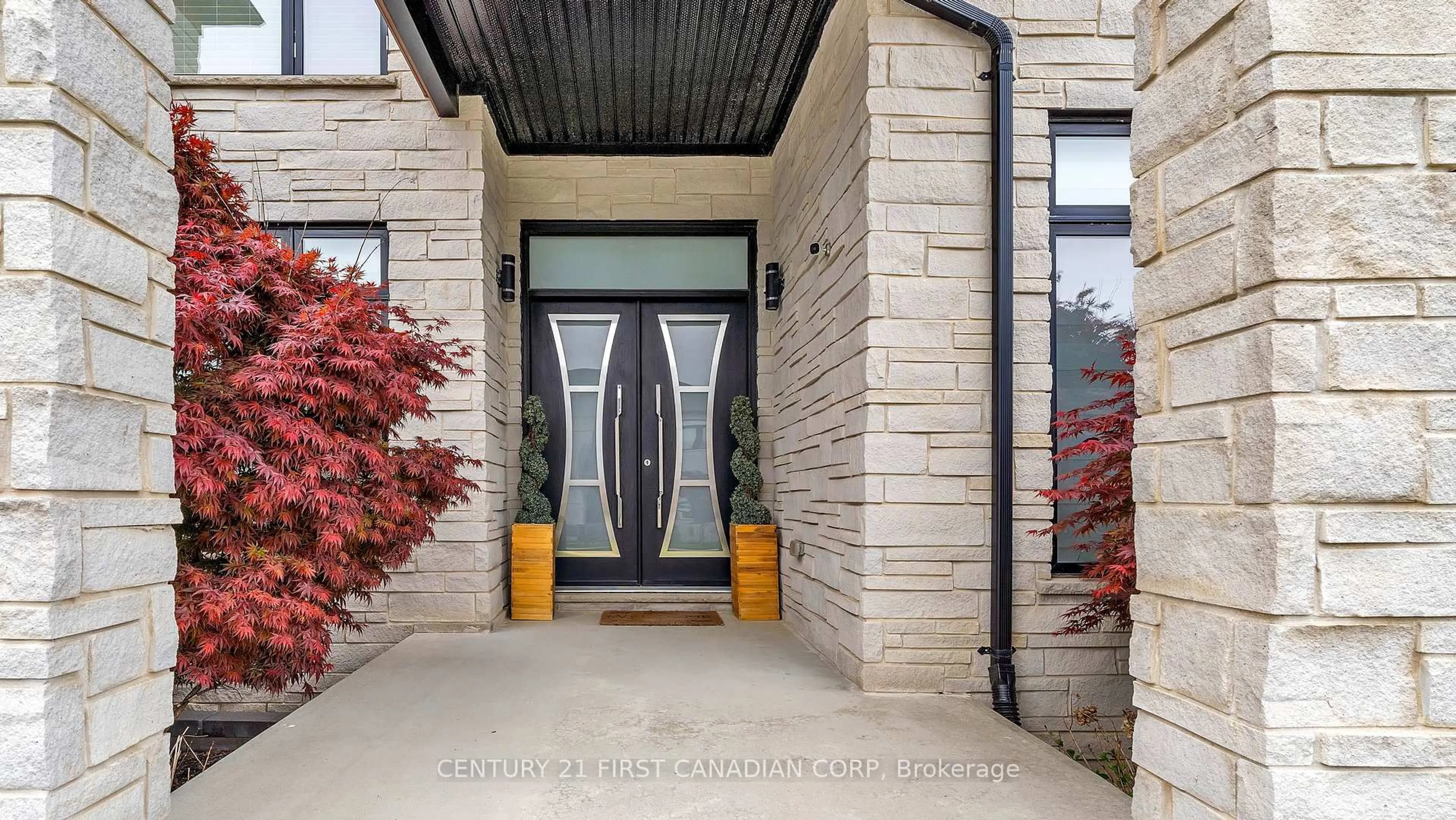 Indoor entryway for 6584 French Ave, London South Ontario N6P 0G5