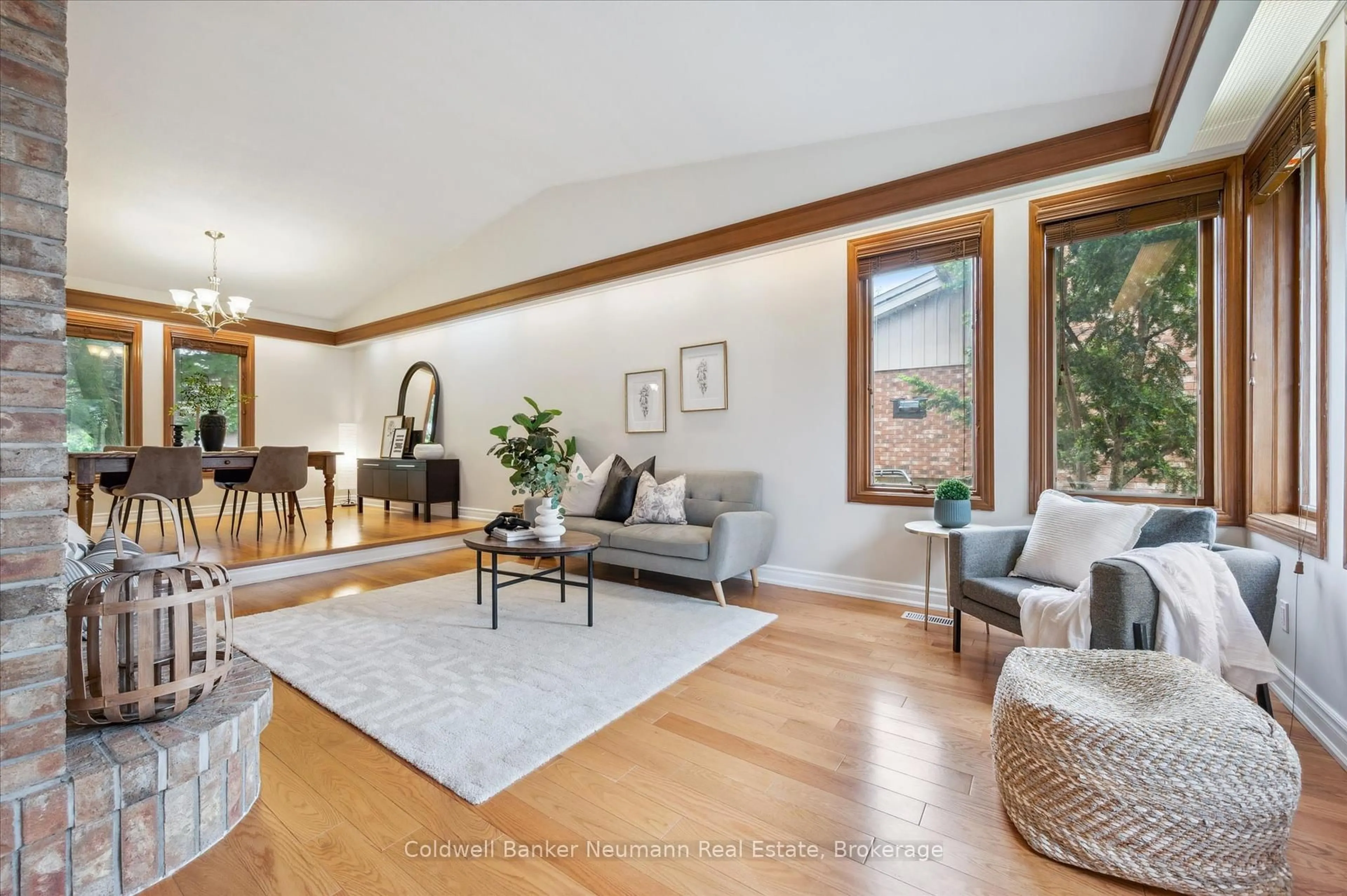 Living room with furniture, wood/laminate floor for 15 Hands Dr, Guelph Ontario N1G 3E6
