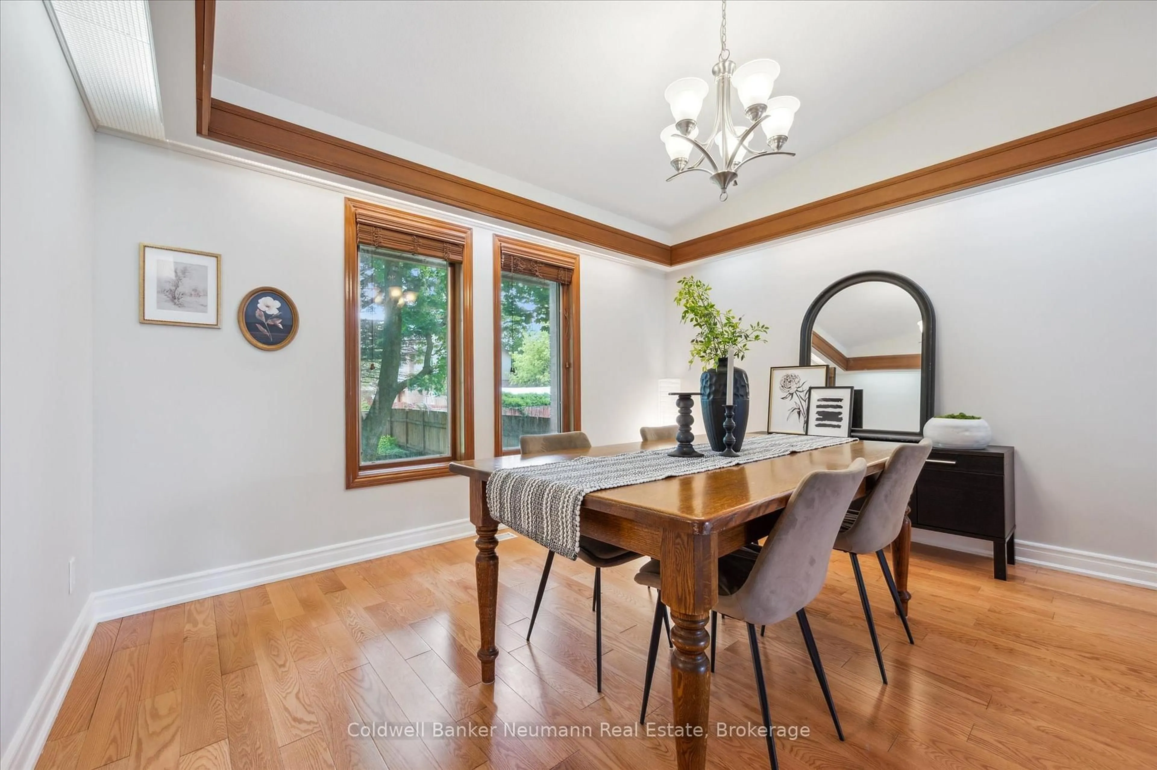 Dining room, wood/laminate floor for 15 Hands Dr, Guelph Ontario N1G 3E6