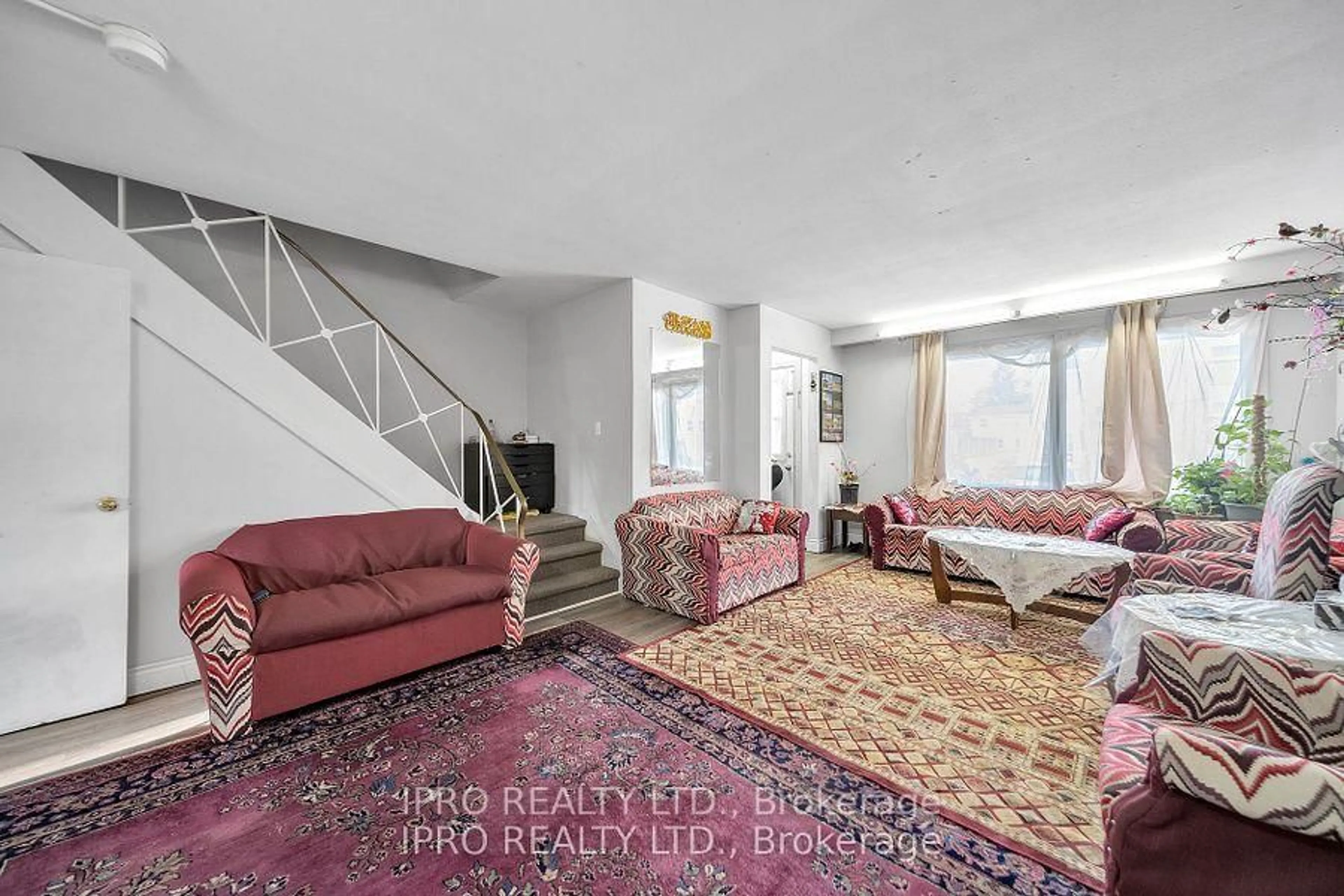 Living room with furniture, carpet floor for 312 Westcourt Pl, Waterloo Ontario N2L 2R7