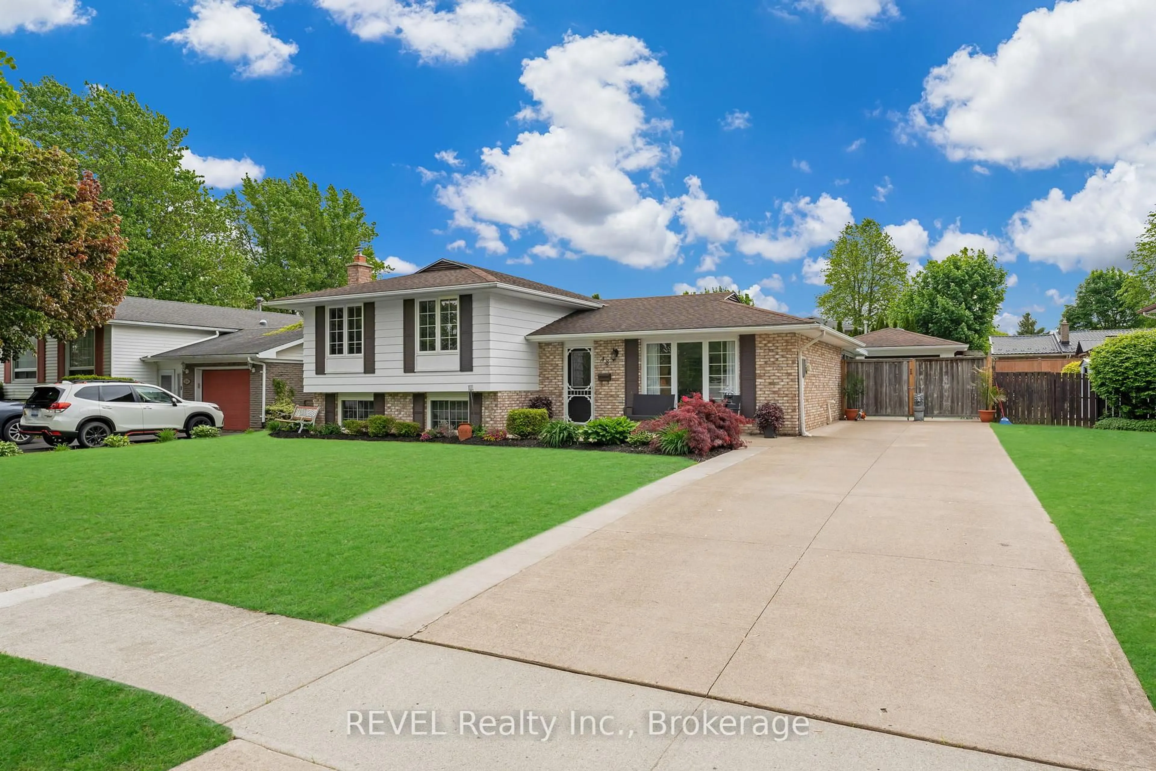Home with brick exterior material, street for 48 Mcgill St, Welland Ontario L3C 3L3
