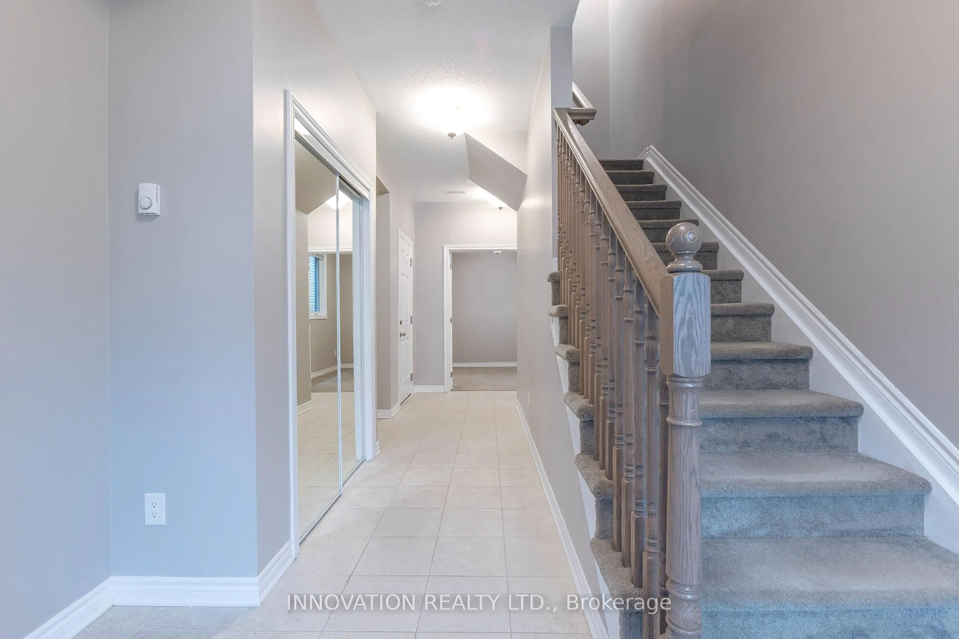 Indoor entryway for 29 Caspian Row, Ottawa Ontario K2V 0R7