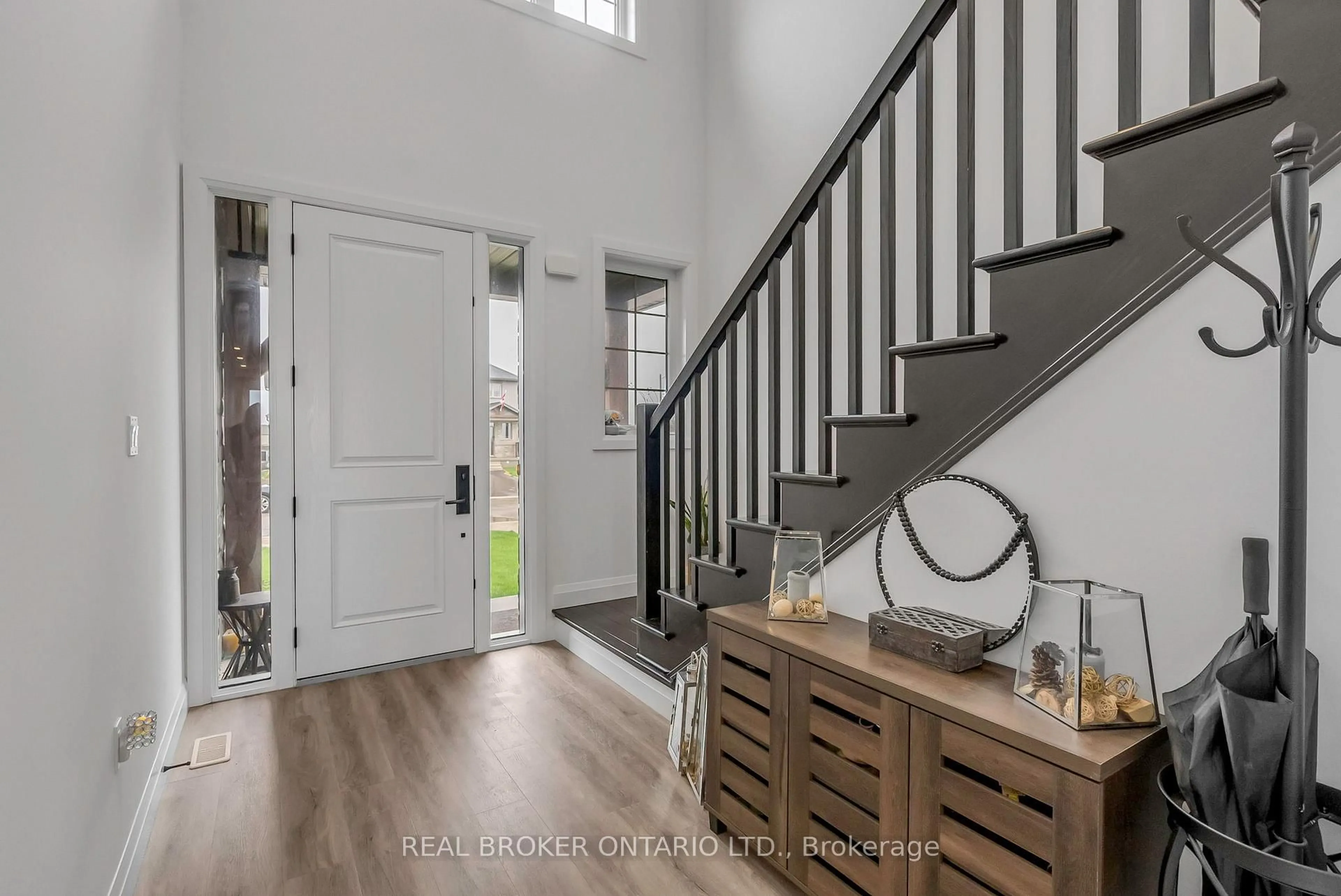 Indoor entryway for 186 Schmidt Dr, Wellington North Ontario N0G 1A0