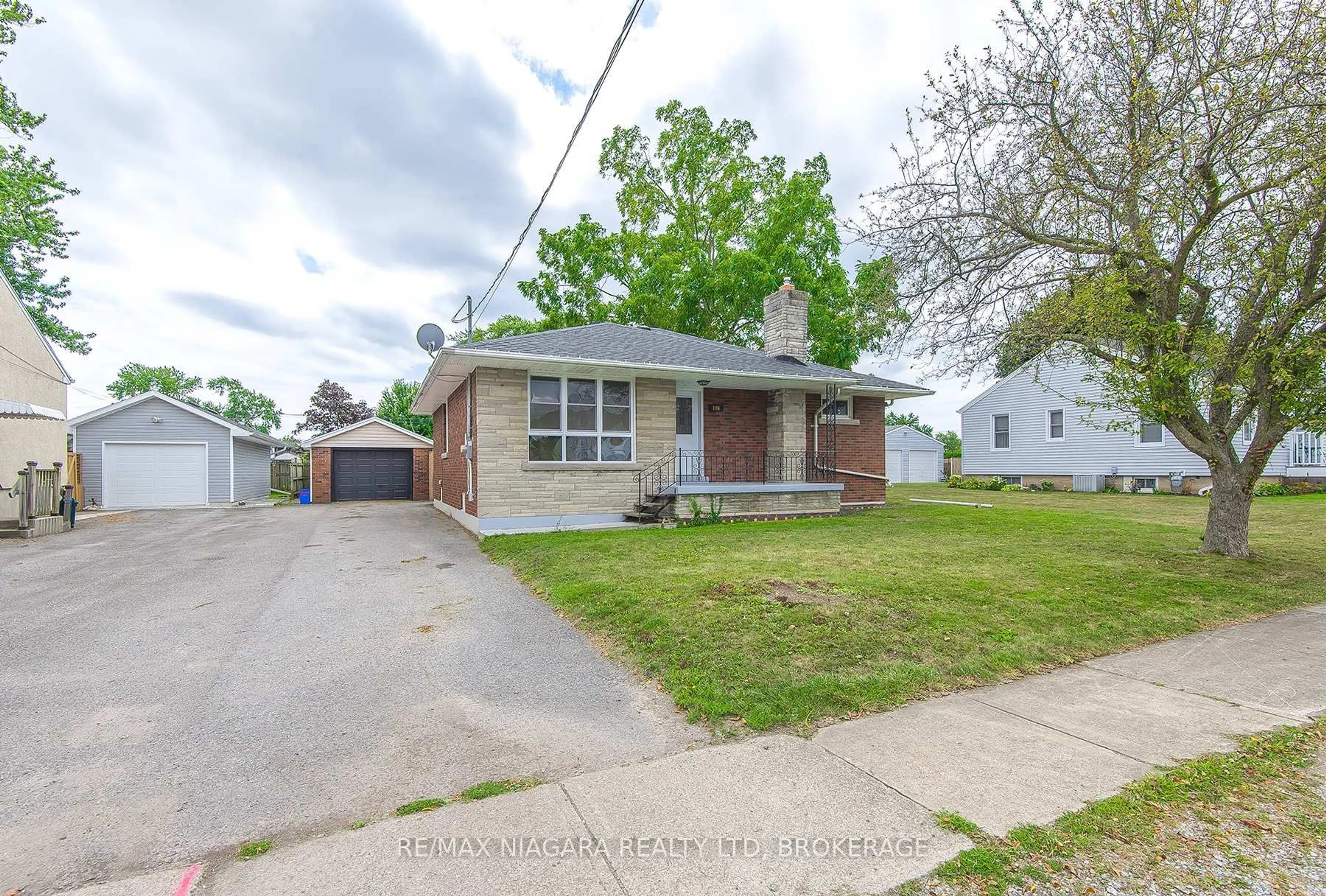 A pic from outside/outdoor area/front of a property/back of a property/a pic from drone, street for 106 Highland Ave, Port Colborne Ontario L3K 3S6
