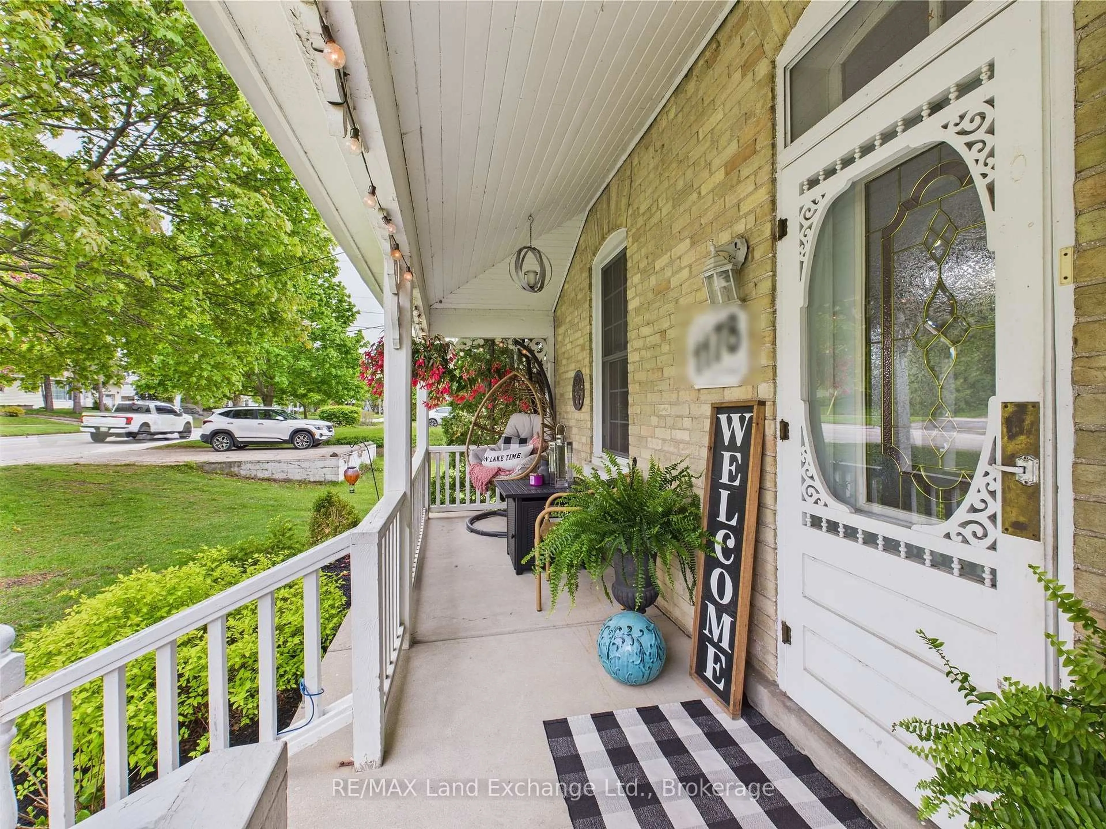 Patio, street for 1178 Queen St, Kincardine Ontario N2Z 1G4