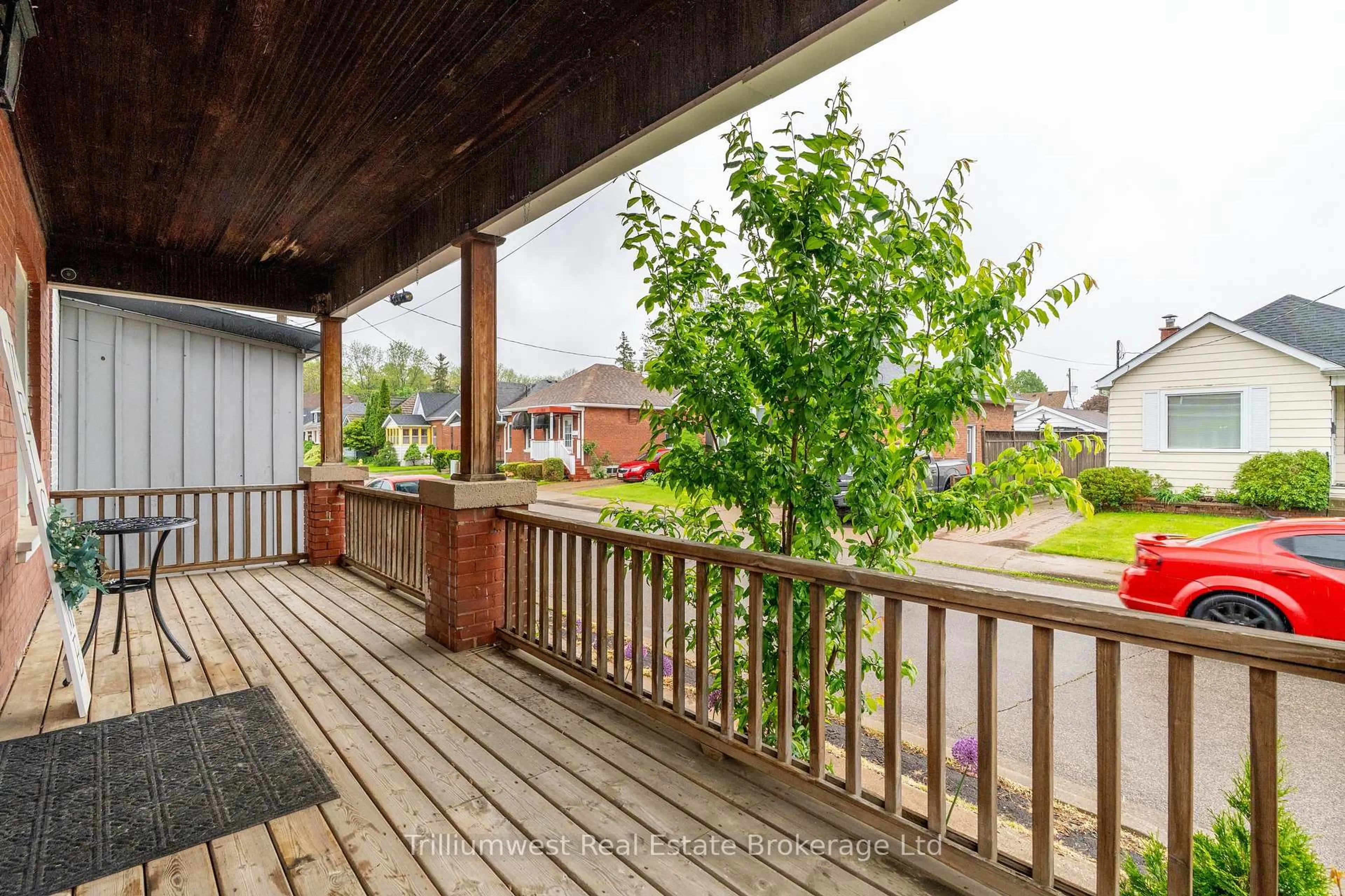 Patio, street for 6 Stinson Ave, Brantford Ontario N3T 1X1