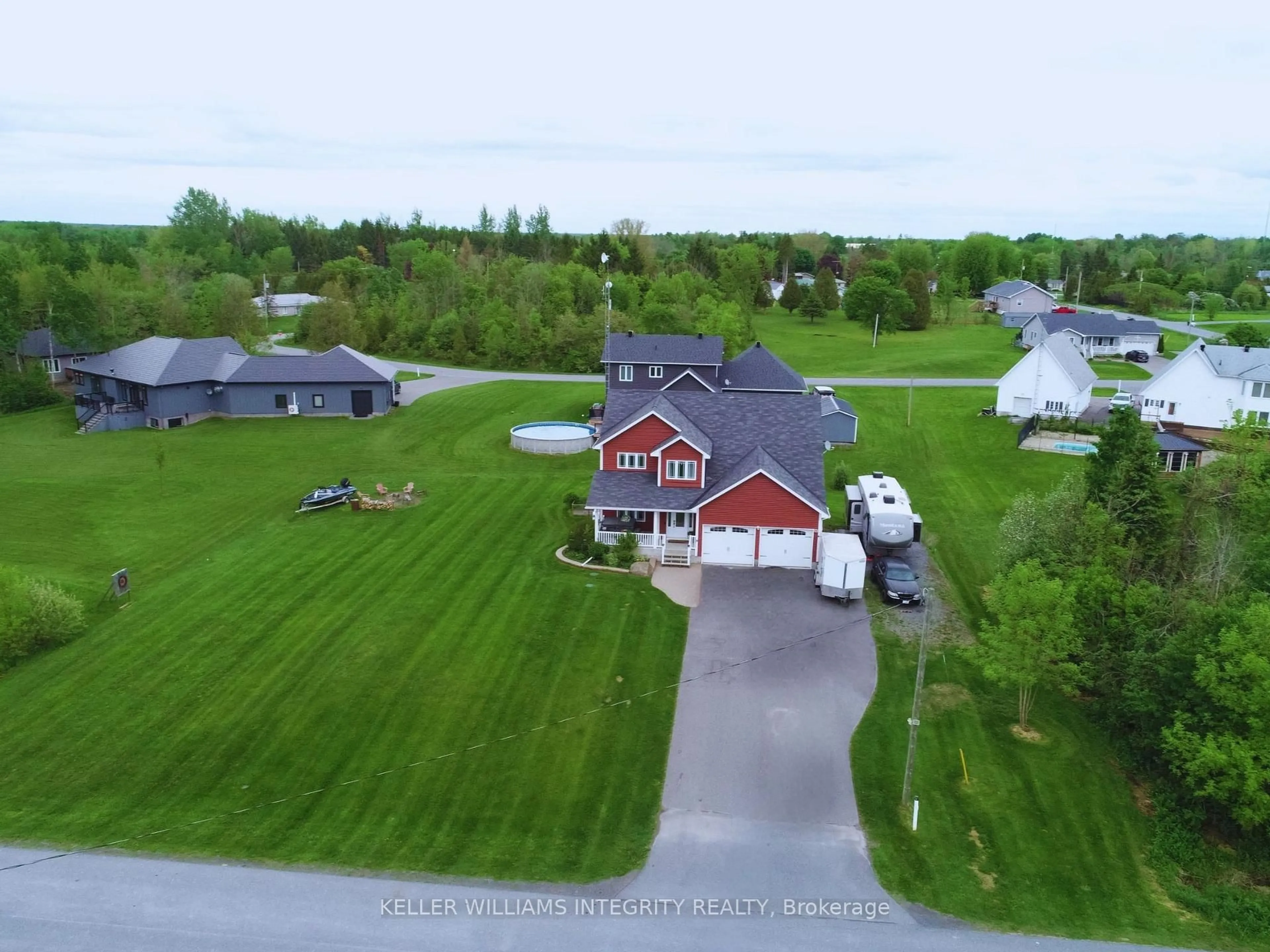 A pic from outside/outdoor area/front of a property/back of a property/a pic from drone, street for 3427 Delaney St, North Stormont Ontario K0C 1V0