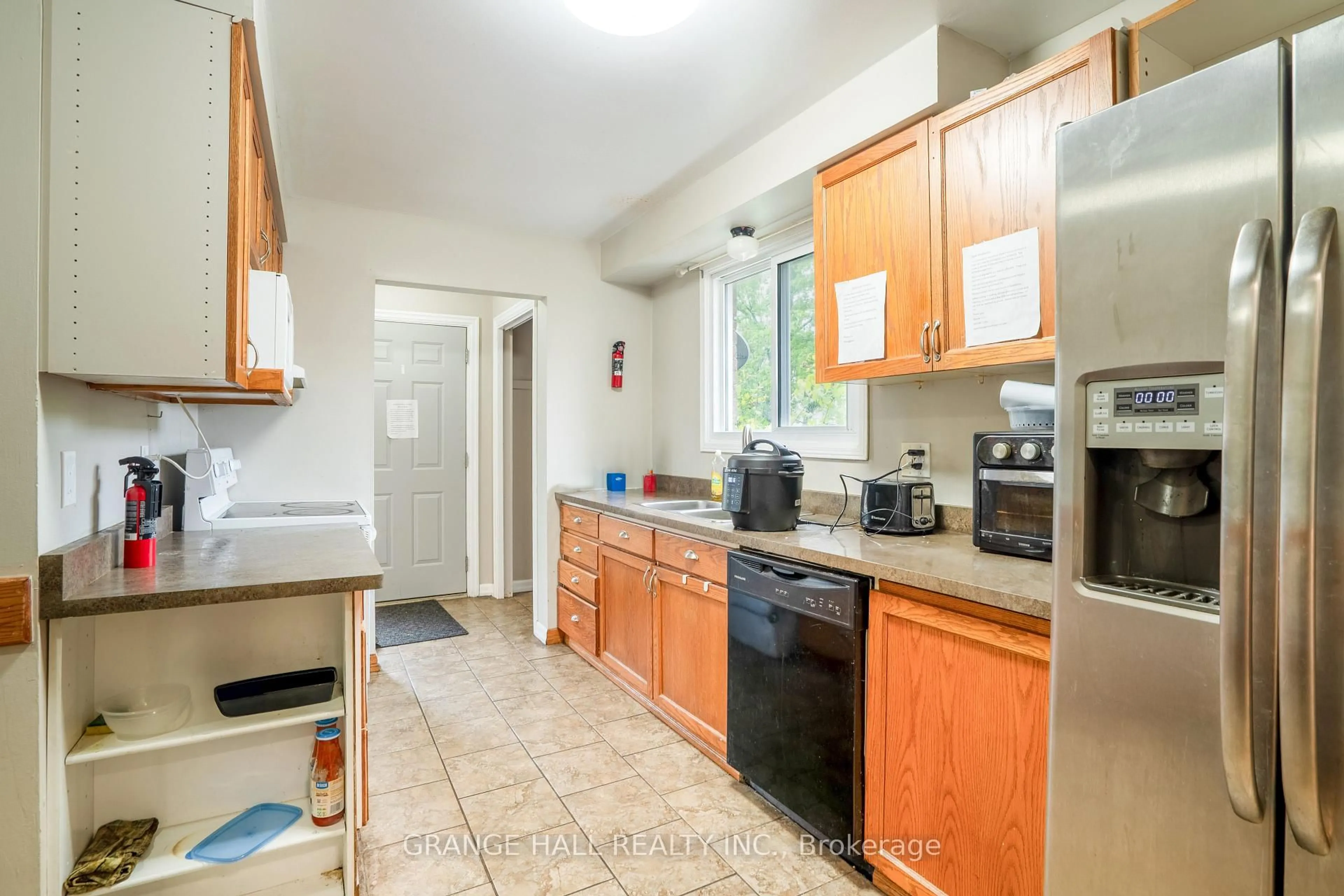 Standard kitchen, unknown for 195 Keefer Rd, Thorold Ontario L2V 4N3