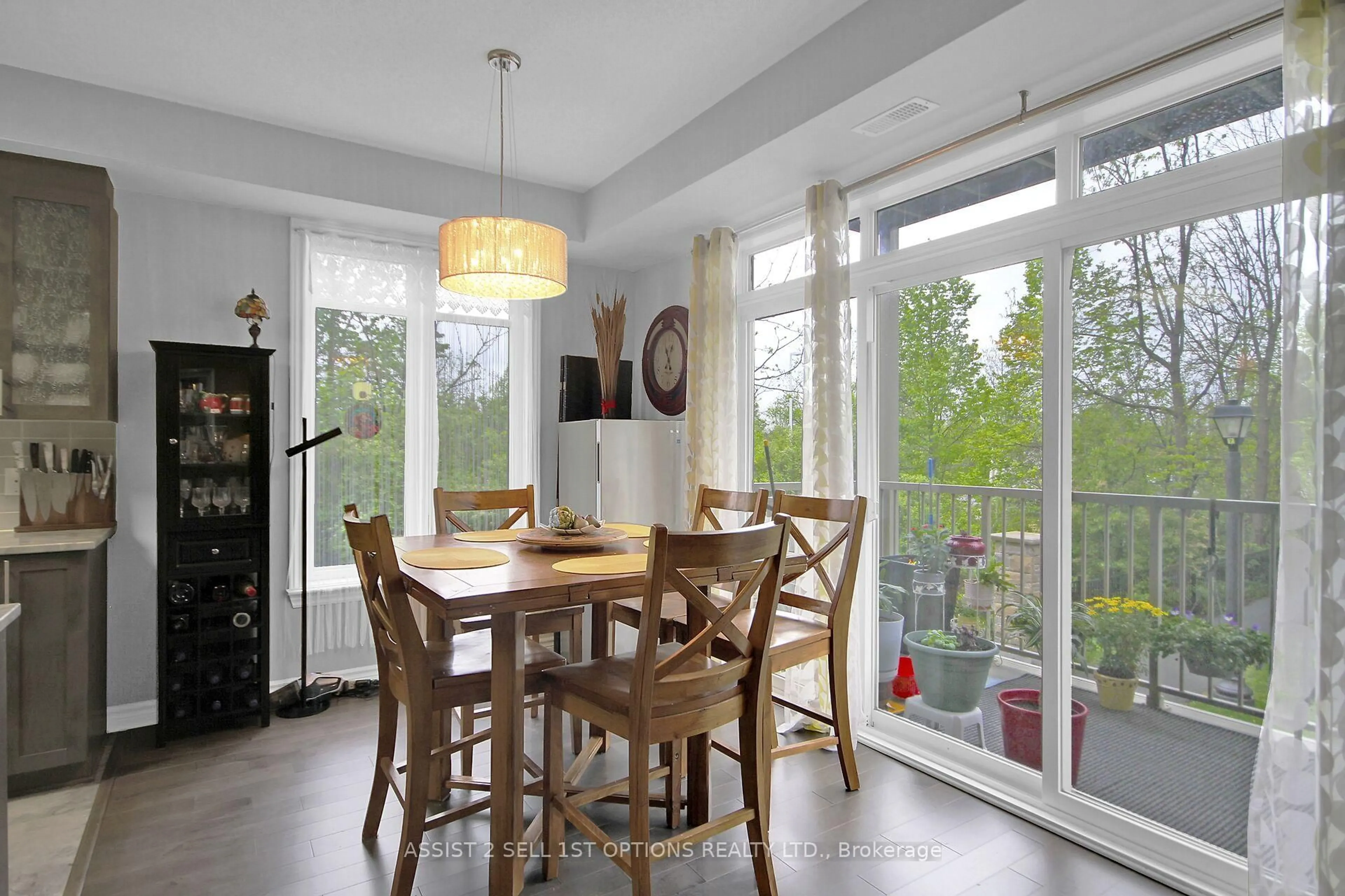 Dining room, wood/laminate floor for 66 Tipperary Private #D, Ottawa Ontario K2J 2T3