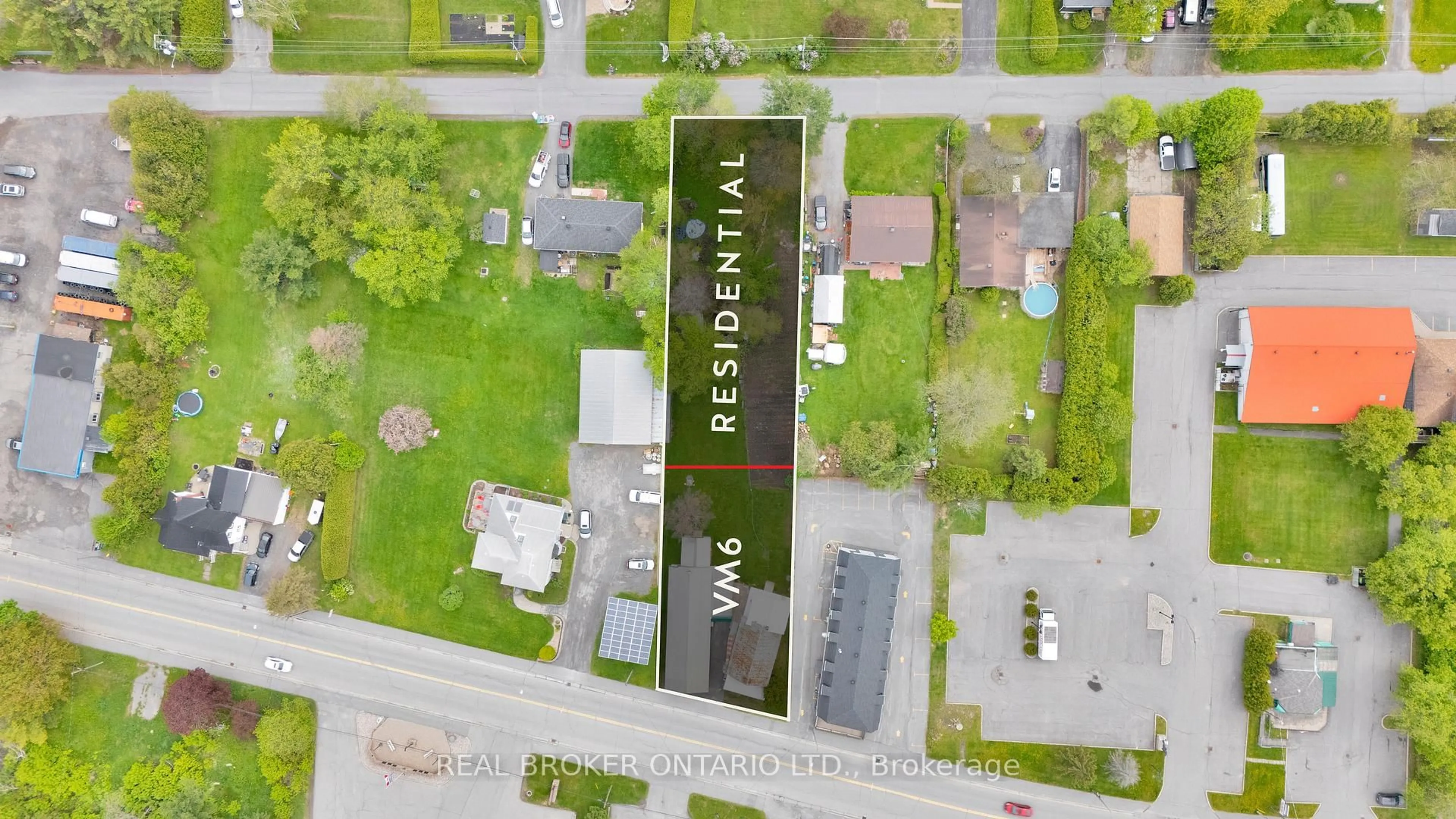 A pic from outside/outdoor area/front of a property/back of a property/a pic from drone, street for 1229 Colonial Rd, Ottawa Ontario K4B 1N2