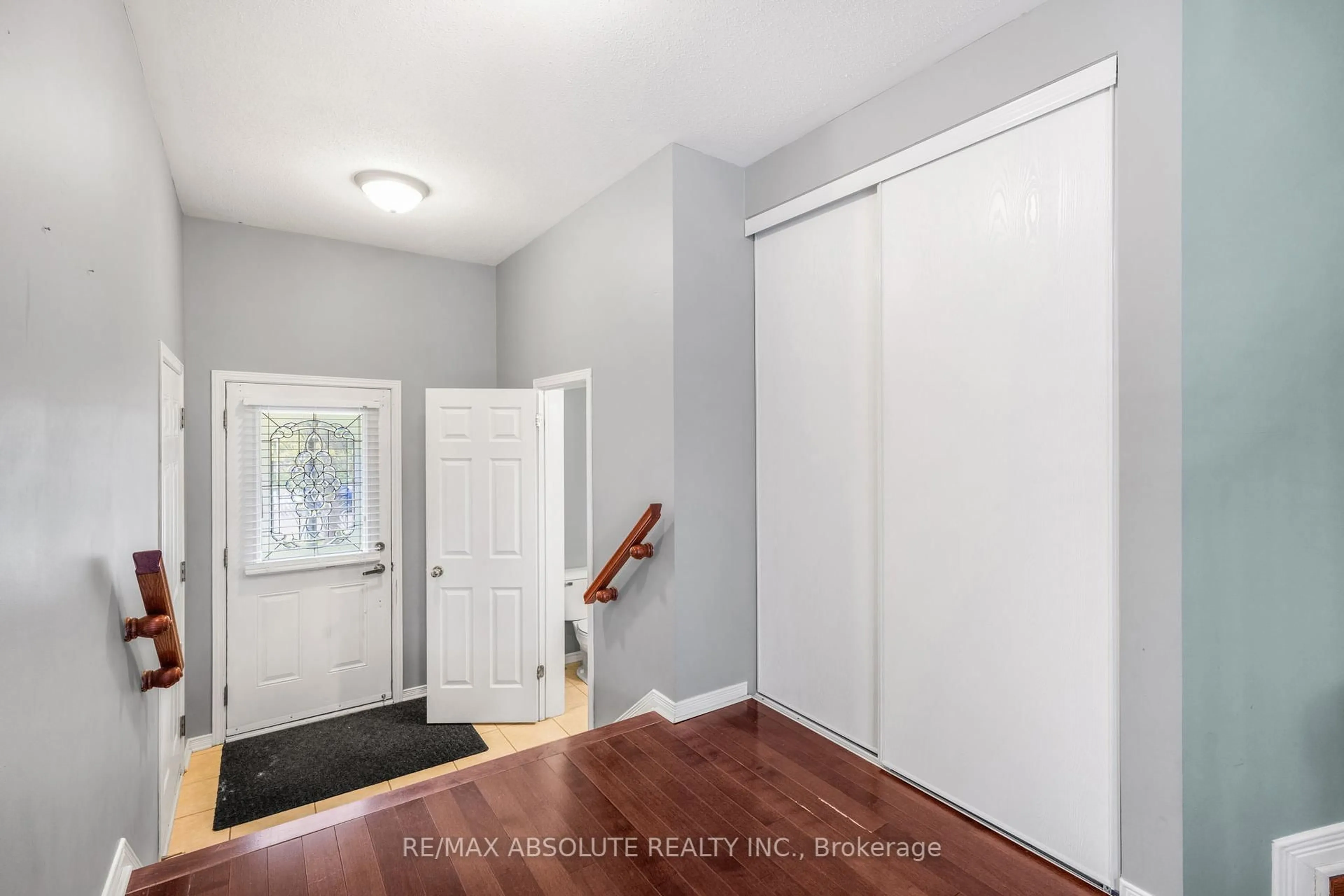 Indoor entryway for 734 Crowberry St, Orleans Ontario K4A 0B1