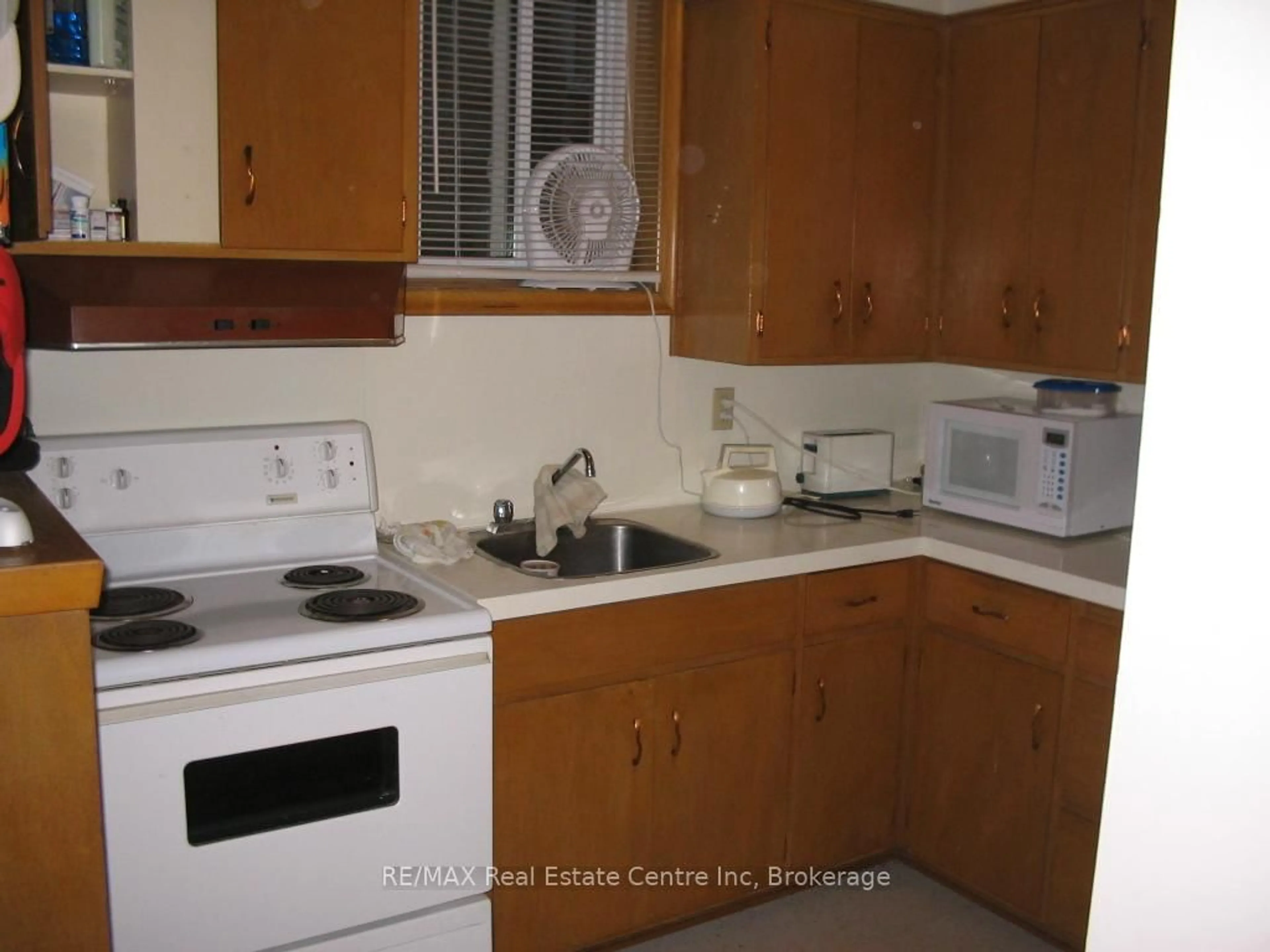 Standard kitchen, unknown for 89 Suffolk St, Guelph Ontario N1H 2J3