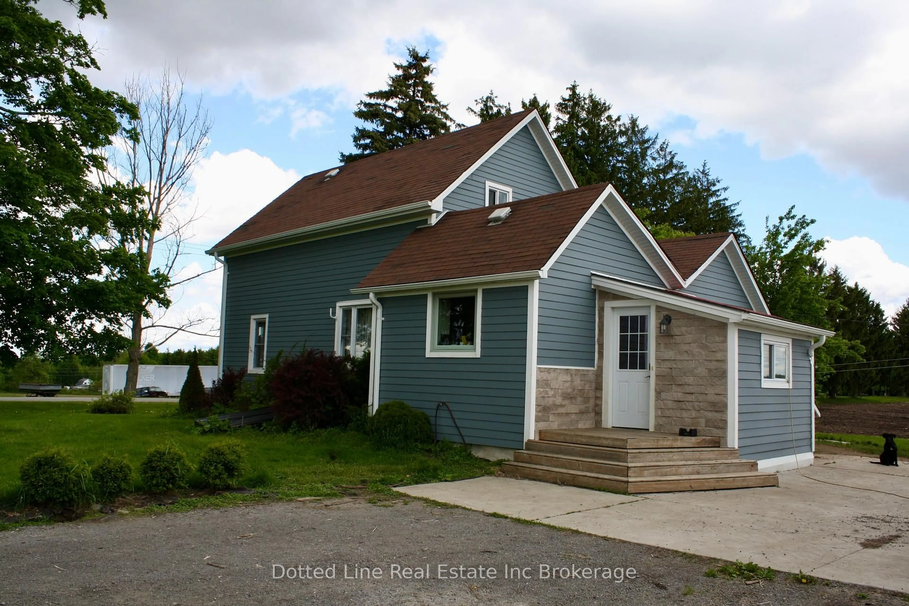 Home with vinyl exterior material, street for 76 Goshen Rd, Norfolk Ontario N4G 4G7