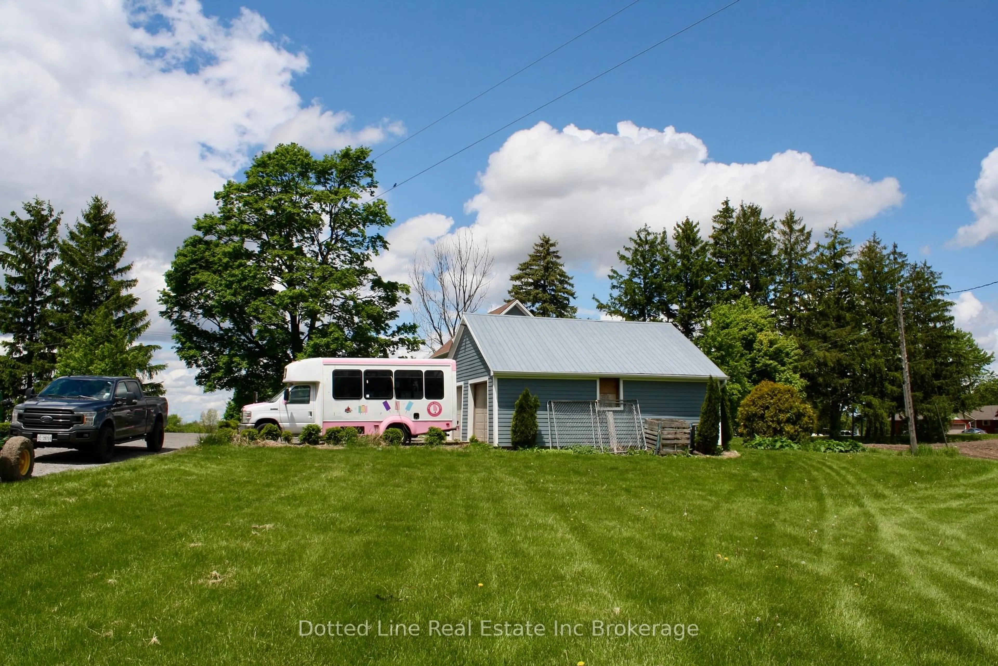 A pic from outside/outdoor area/front of a property/back of a property/a pic from drone, unknown for 76 Goshen Rd, Norfolk Ontario N4G 4G7
