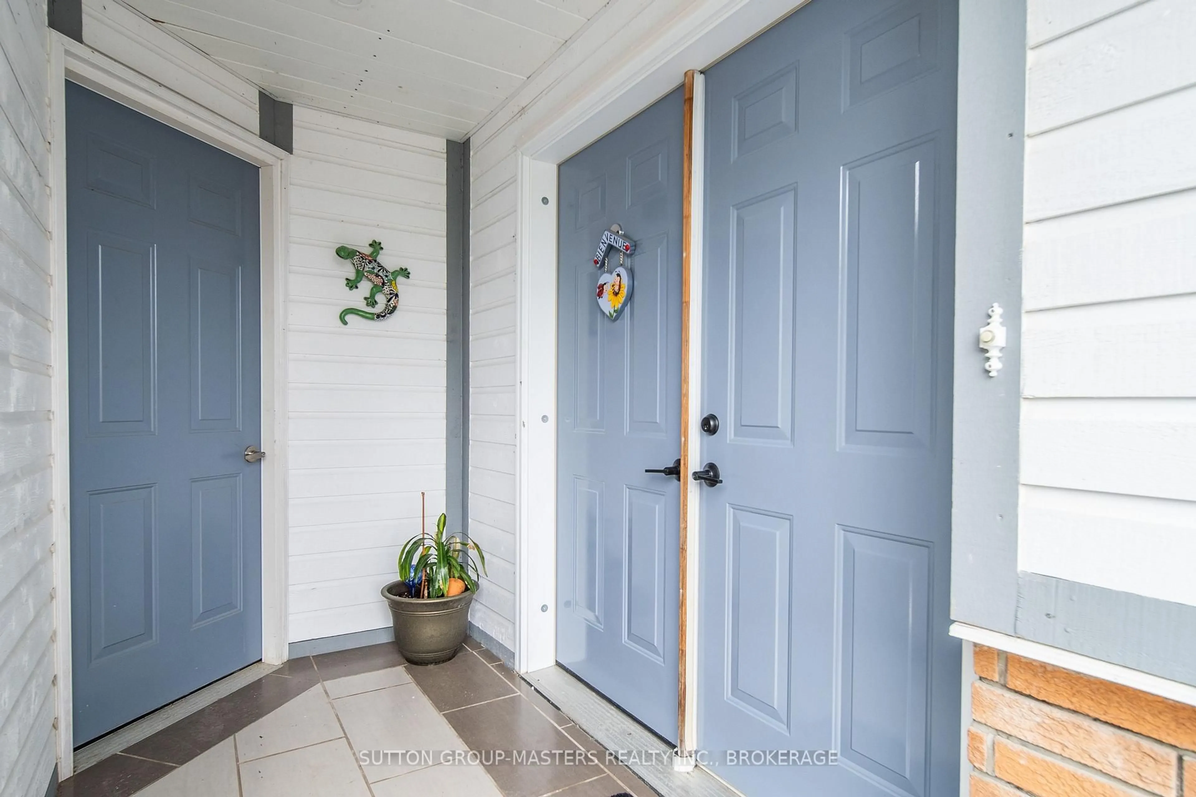 Indoor entryway for 36 Flying Club Rd, Hastings Ontario K0K 2C0