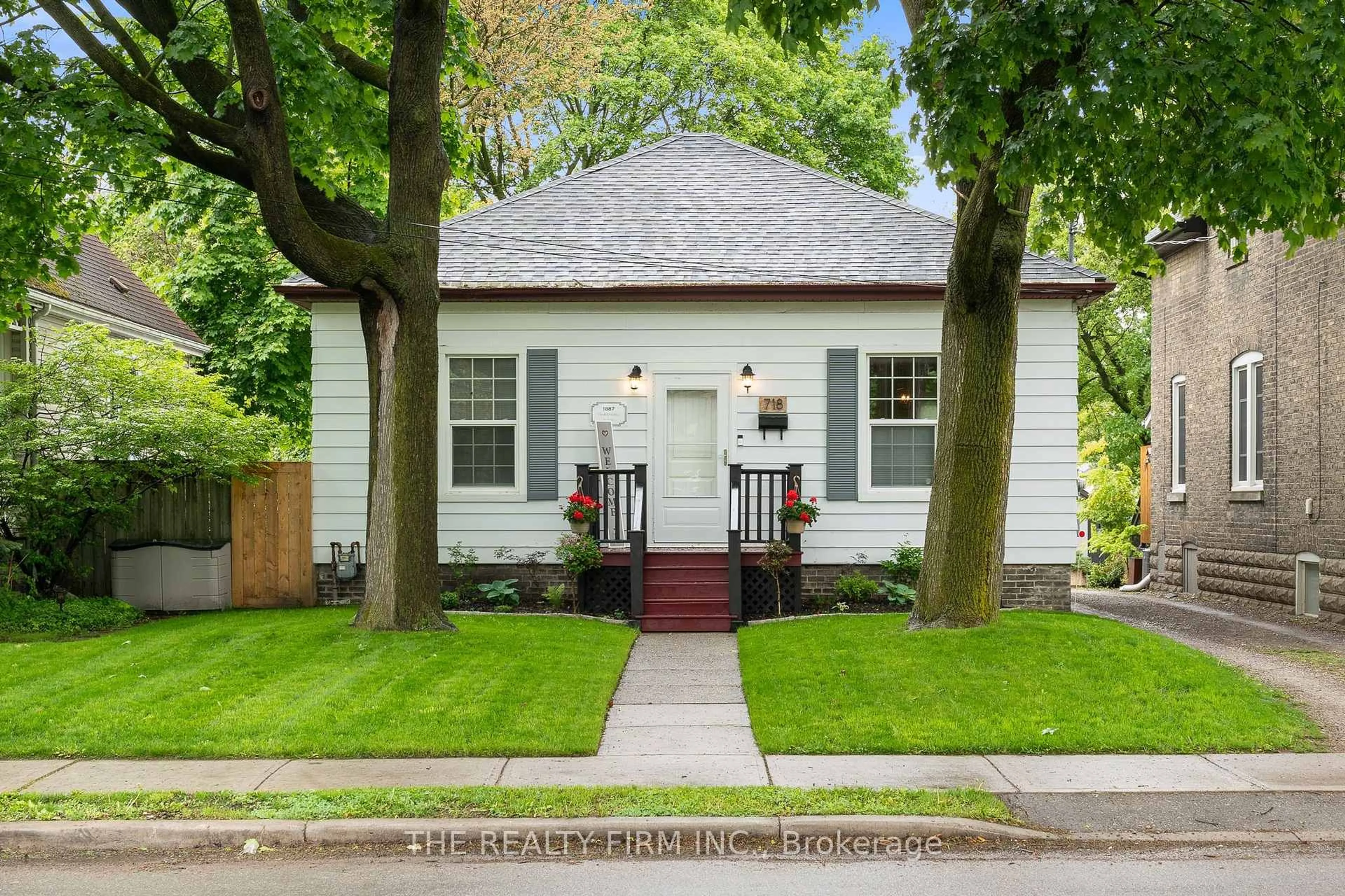 Home with brick exterior material, street for 718 Lorne Ave, London East Ontario N5W 3K6