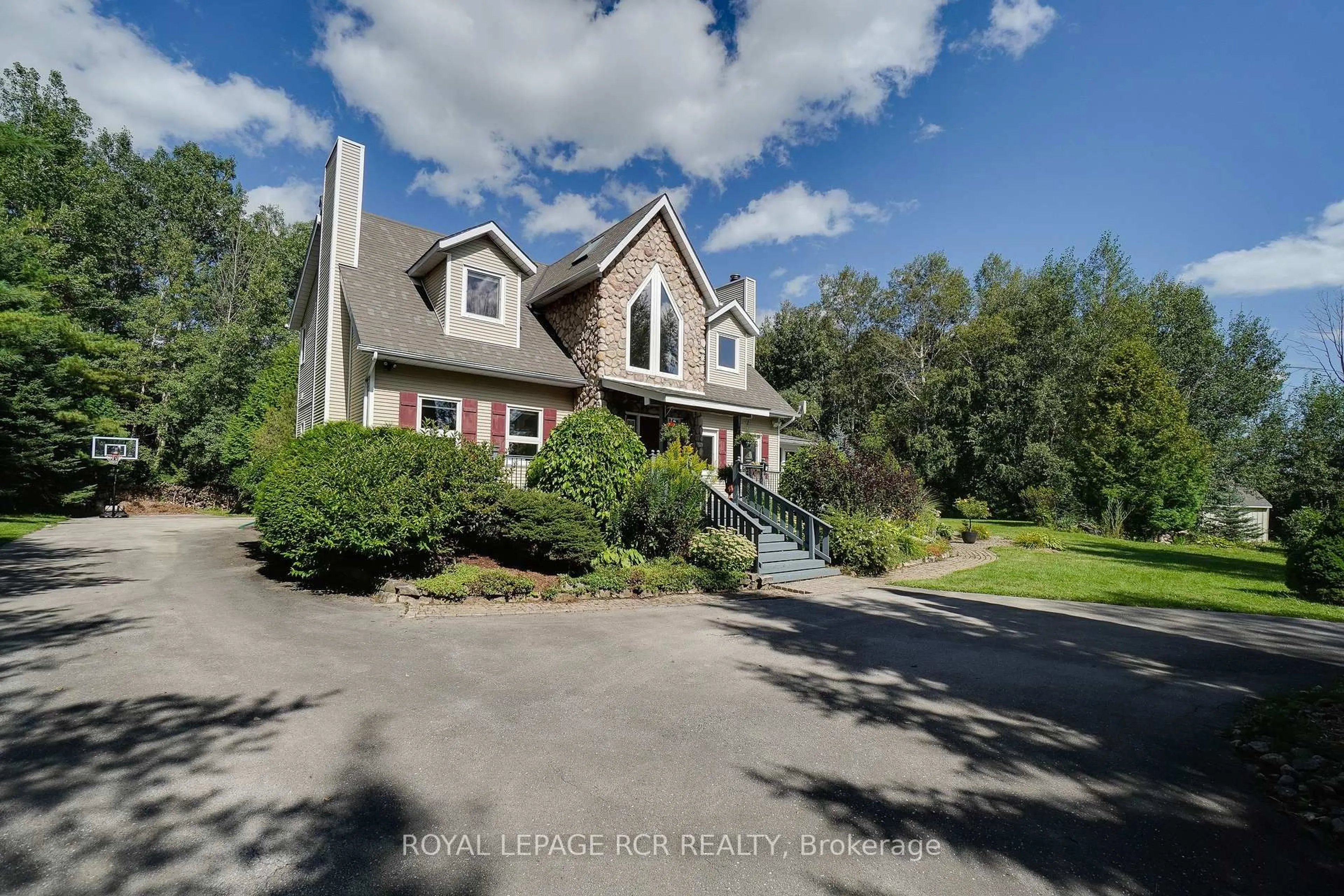 A pic from outside/outdoor area/front of a property/back of a property/a pic from drone, unknown for 5823 Eighth Line, Erin Ontario N0B 1Z0