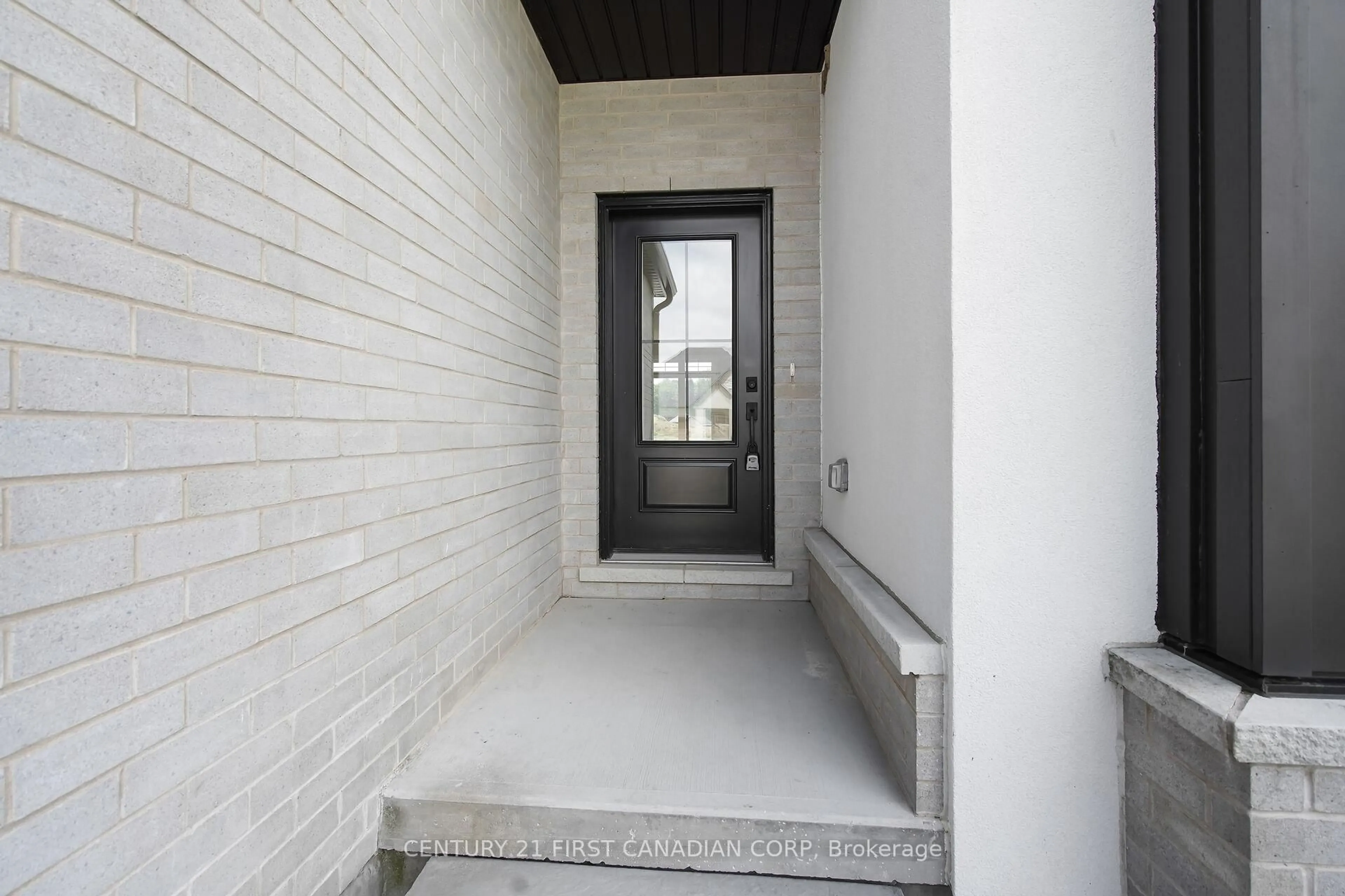 Indoor entryway for 287A Nancy St, Dutton/Dunwich Ontario N0L 1J0