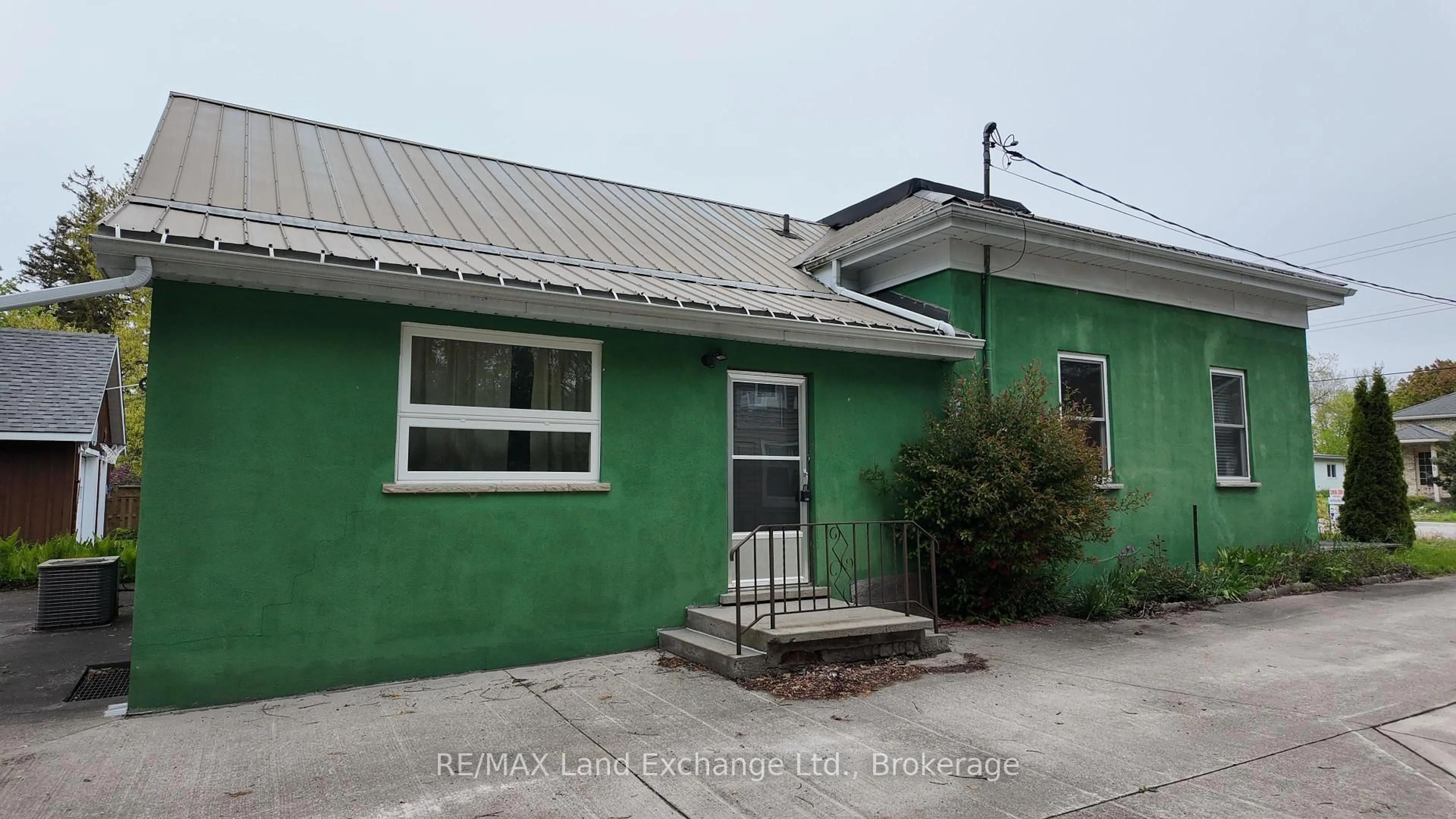 Unknown for 550 Queen St, Kincardine Ontario N2Z 2H9