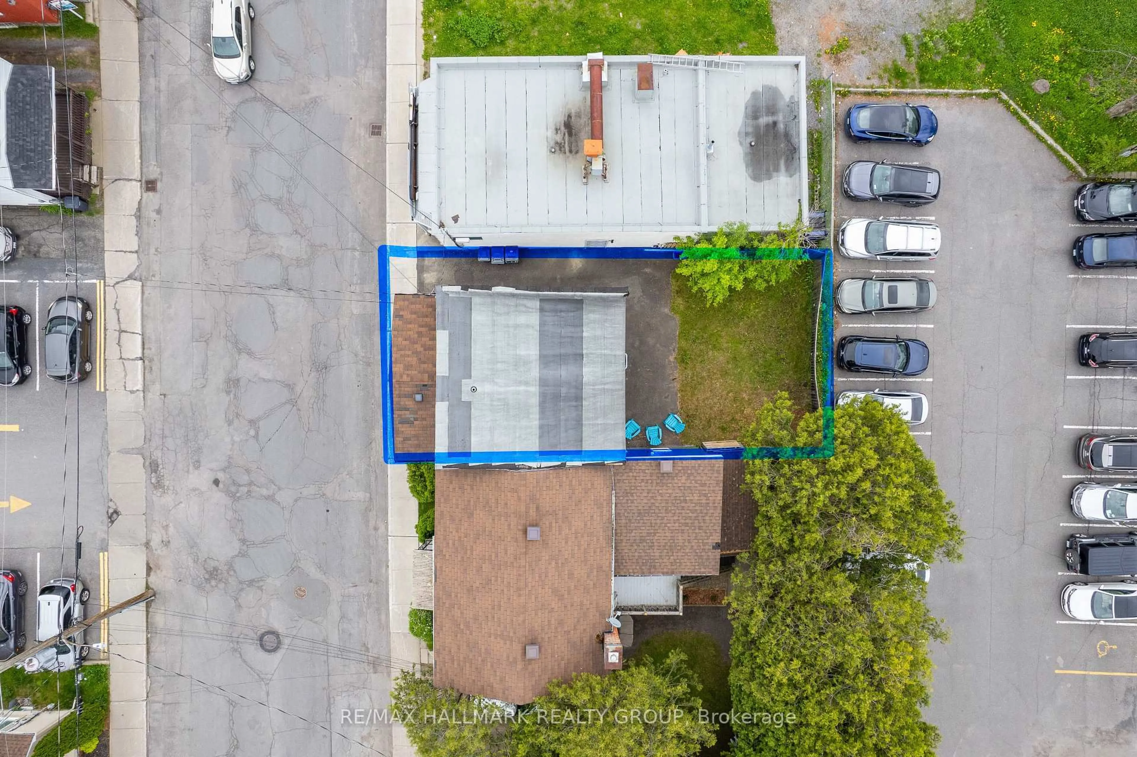 A pic from outside/outdoor area/front of a property/back of a property/a pic from drone, street for 240 James St, Hawkesbury Ontario K6A 1S8