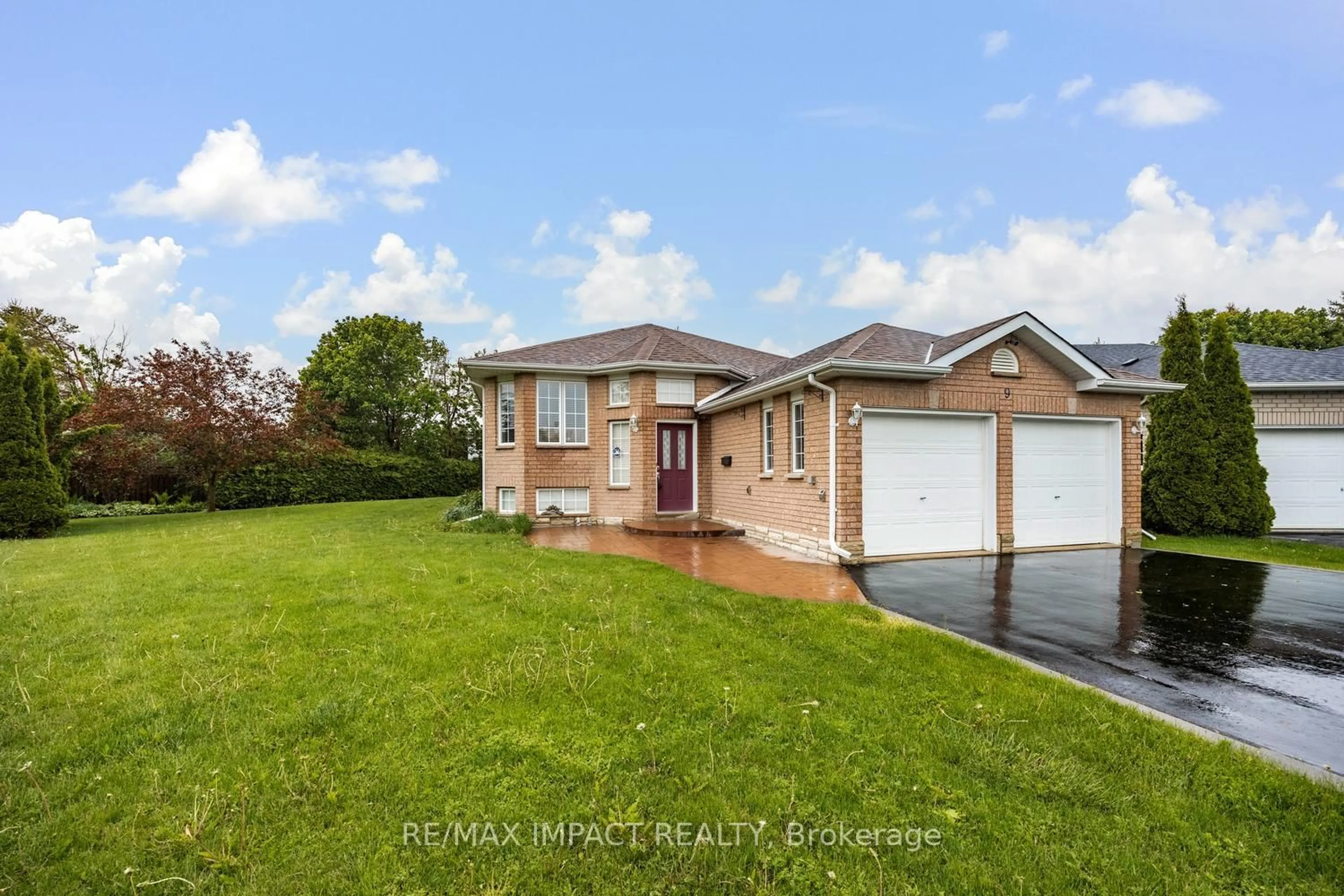 A pic from outside/outdoor area/front of a property/back of a property/a pic from drone, street for 9 Samuel Pl, Kawartha Lakes Ontario K9V 6B9