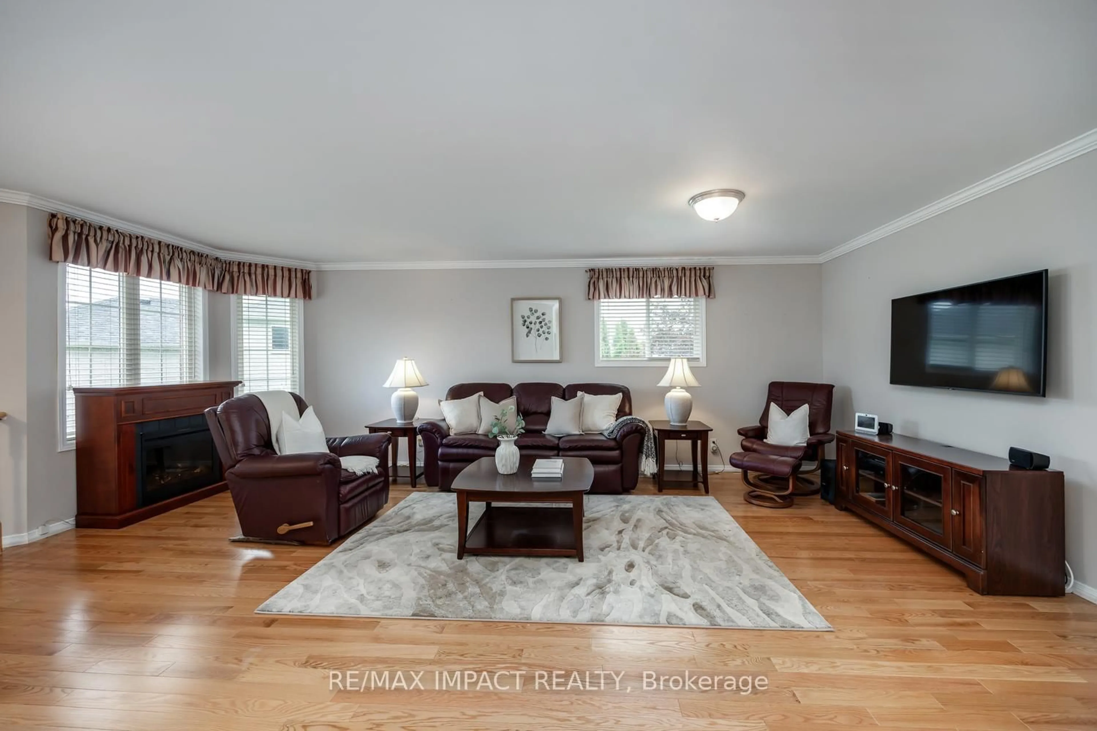 Living room with furniture, wood/laminate floor for 9 Samuel Pl, Kawartha Lakes Ontario K9V 6B9
