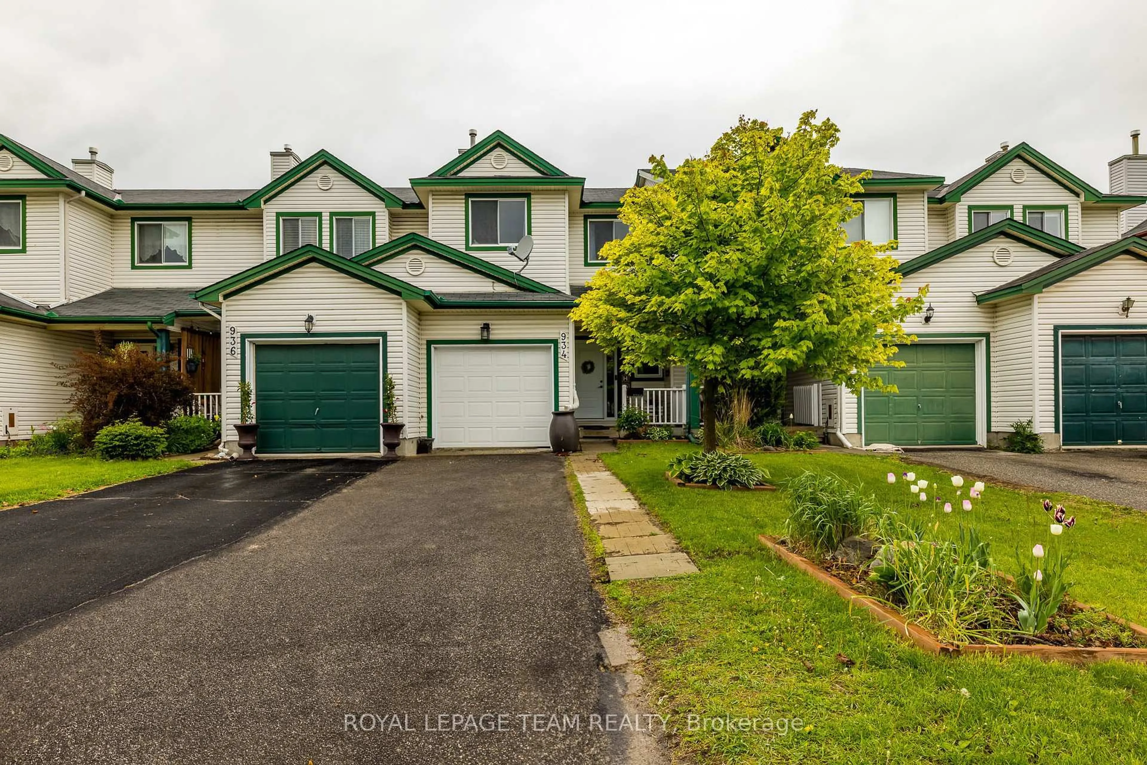 A pic from outside/outdoor area/front of a property/back of a property/a pic from drone, street for 934 Maley St, North Grenville Ontario K0G 1J0