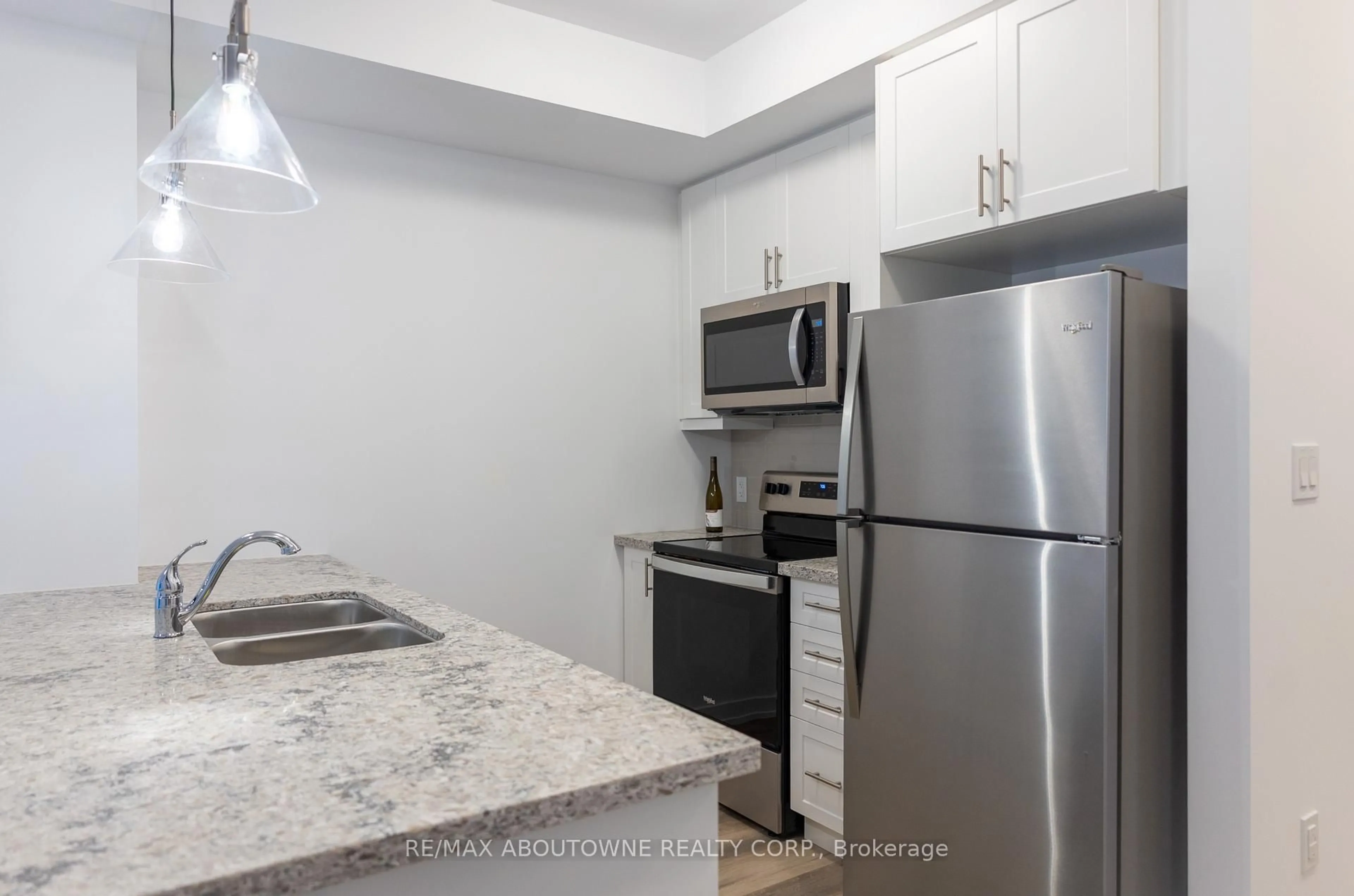 Standard kitchen, unknown for 470 Dundas St #429, Hamilton Ontario L8B 2A6