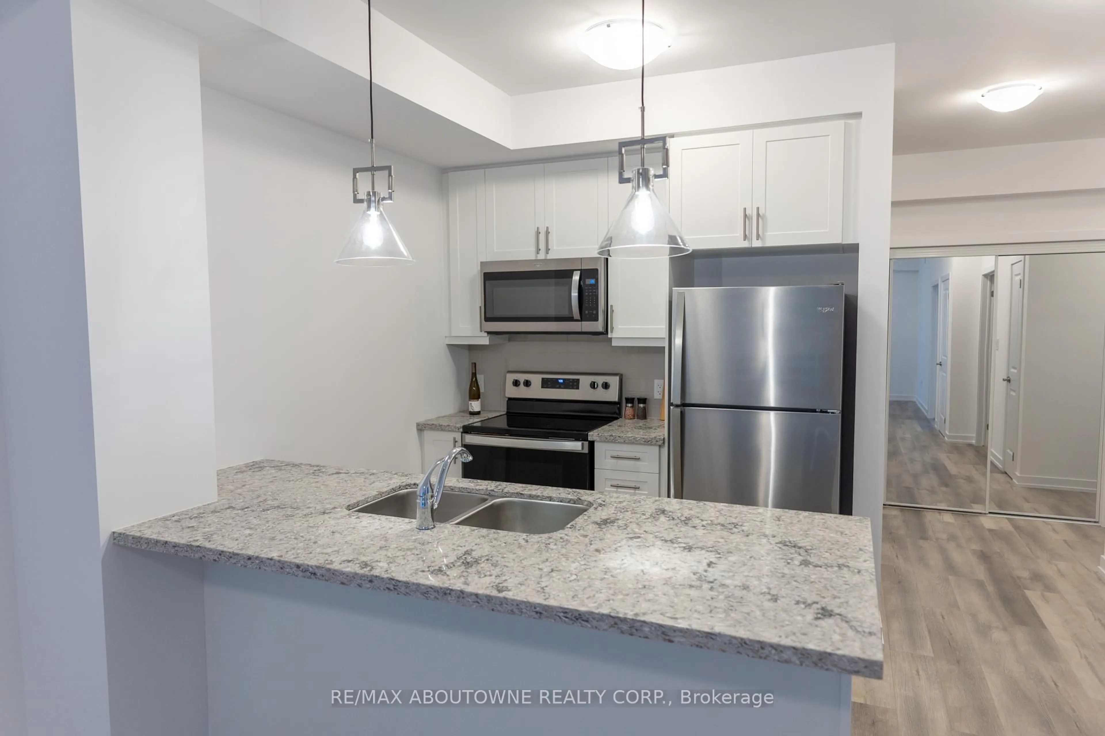 Standard kitchen, unknown for 470 Dundas St #429, Hamilton Ontario L8B 2A6