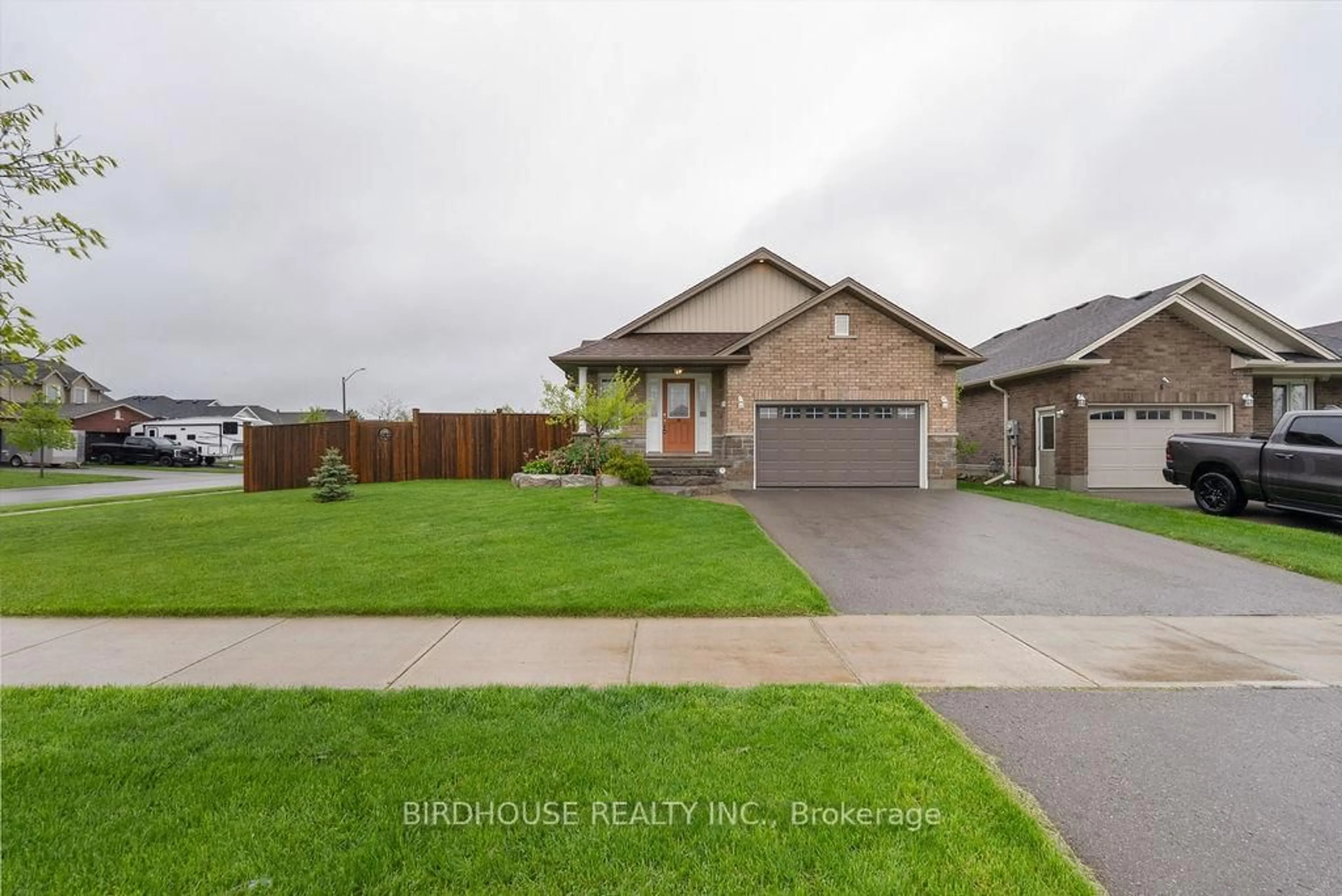 A pic from outside/outdoor area/front of a property/back of a property/a pic from drone, street for 10 Newton Ave, Kawartha Lakes Ontario K9V 0J4