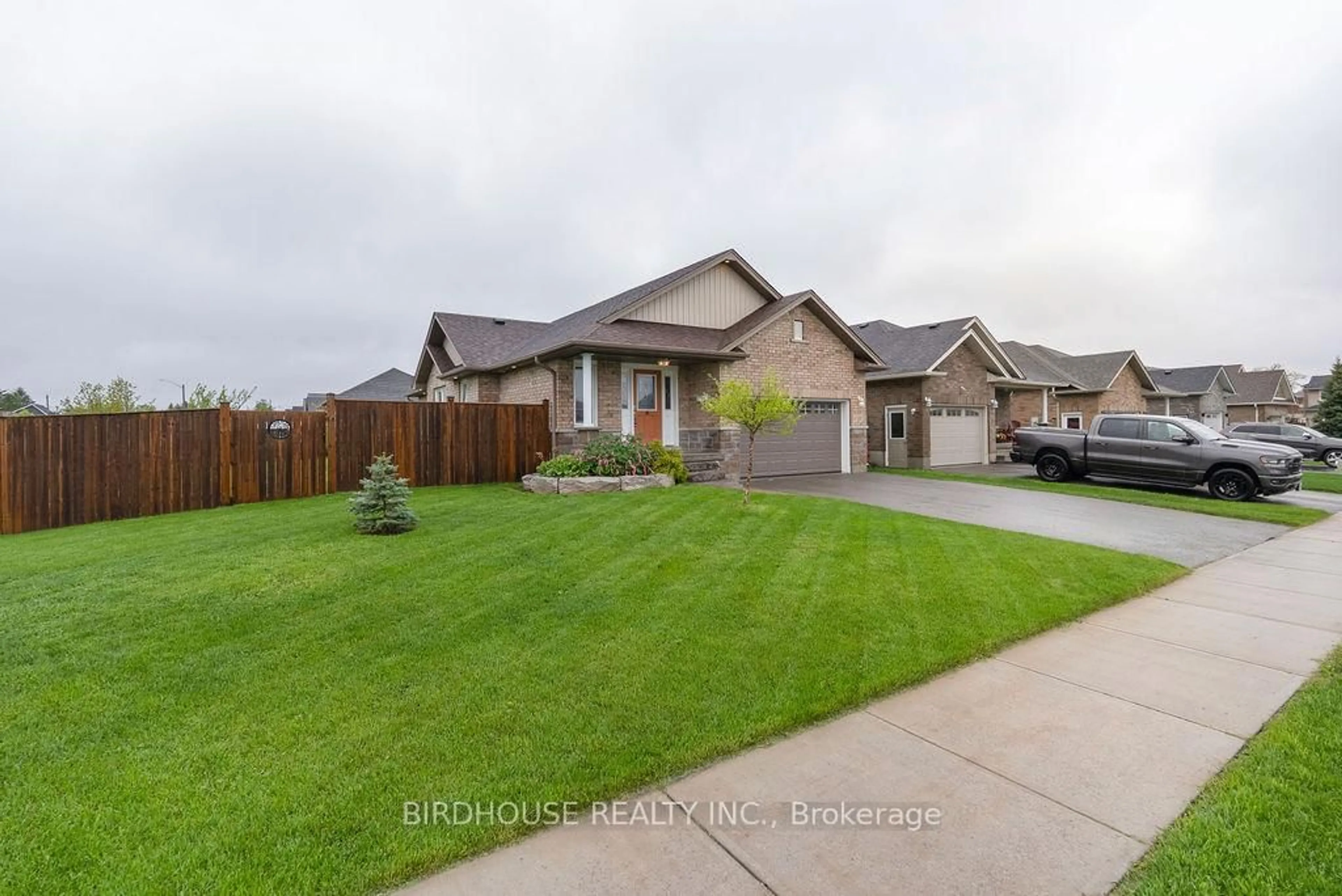 A pic from outside/outdoor area/front of a property/back of a property/a pic from drone, street for 10 Newton Ave, Kawartha Lakes Ontario K9V 0J4