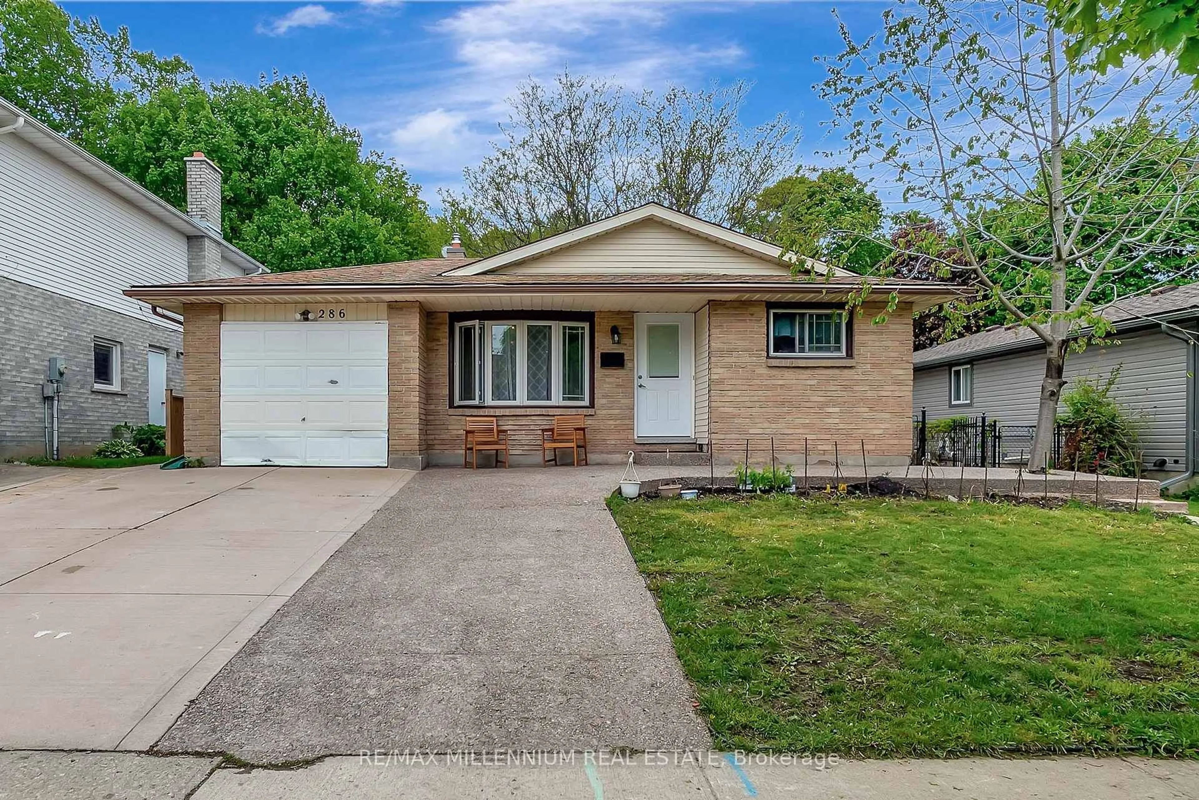 Home with brick exterior material, street for 286 Driftwood Dr, Kitchener Ontario N2N 1X6