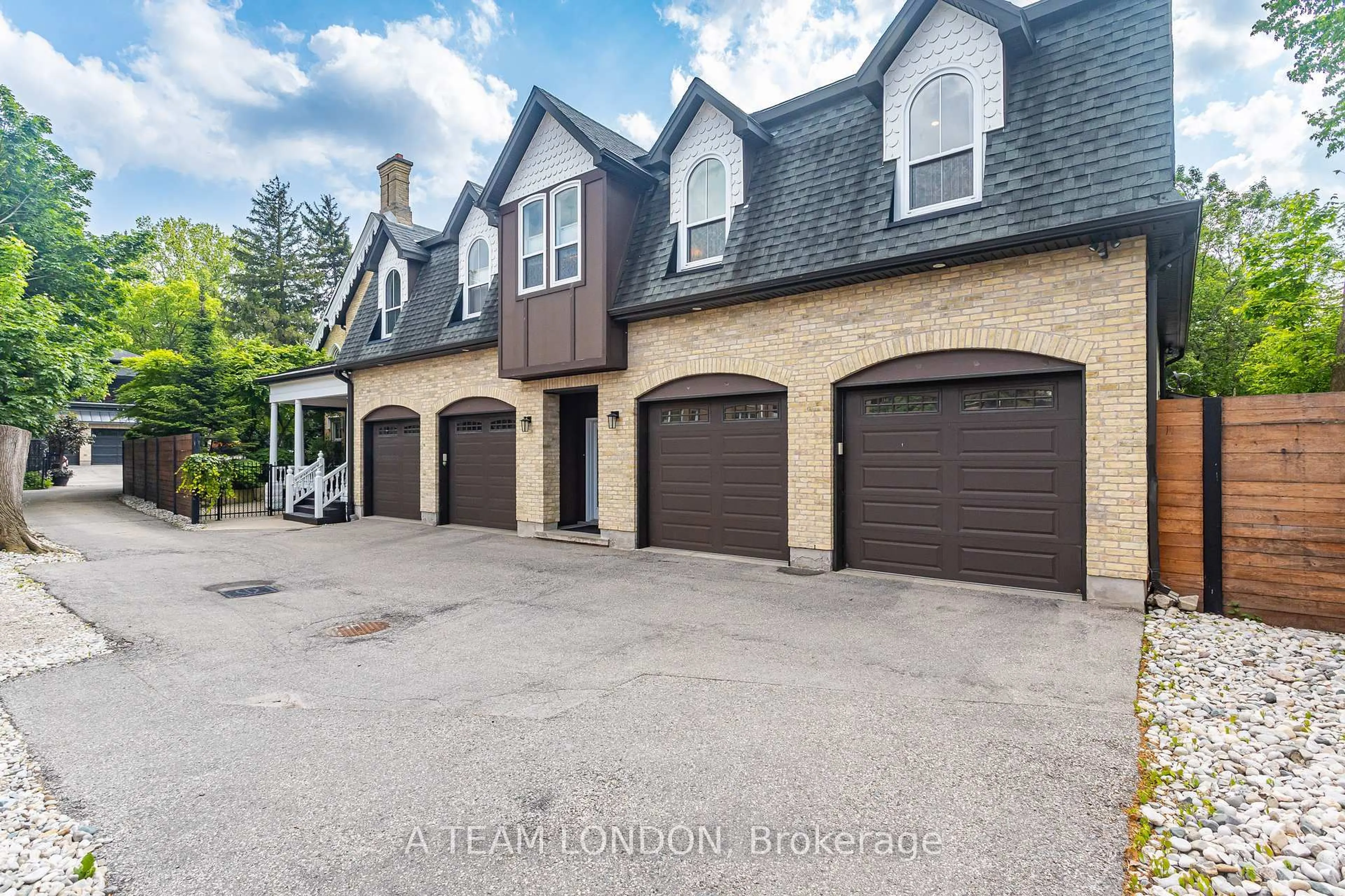 Indoor garage for 80 Barton St #4, London East Ontario N6A 1N2
