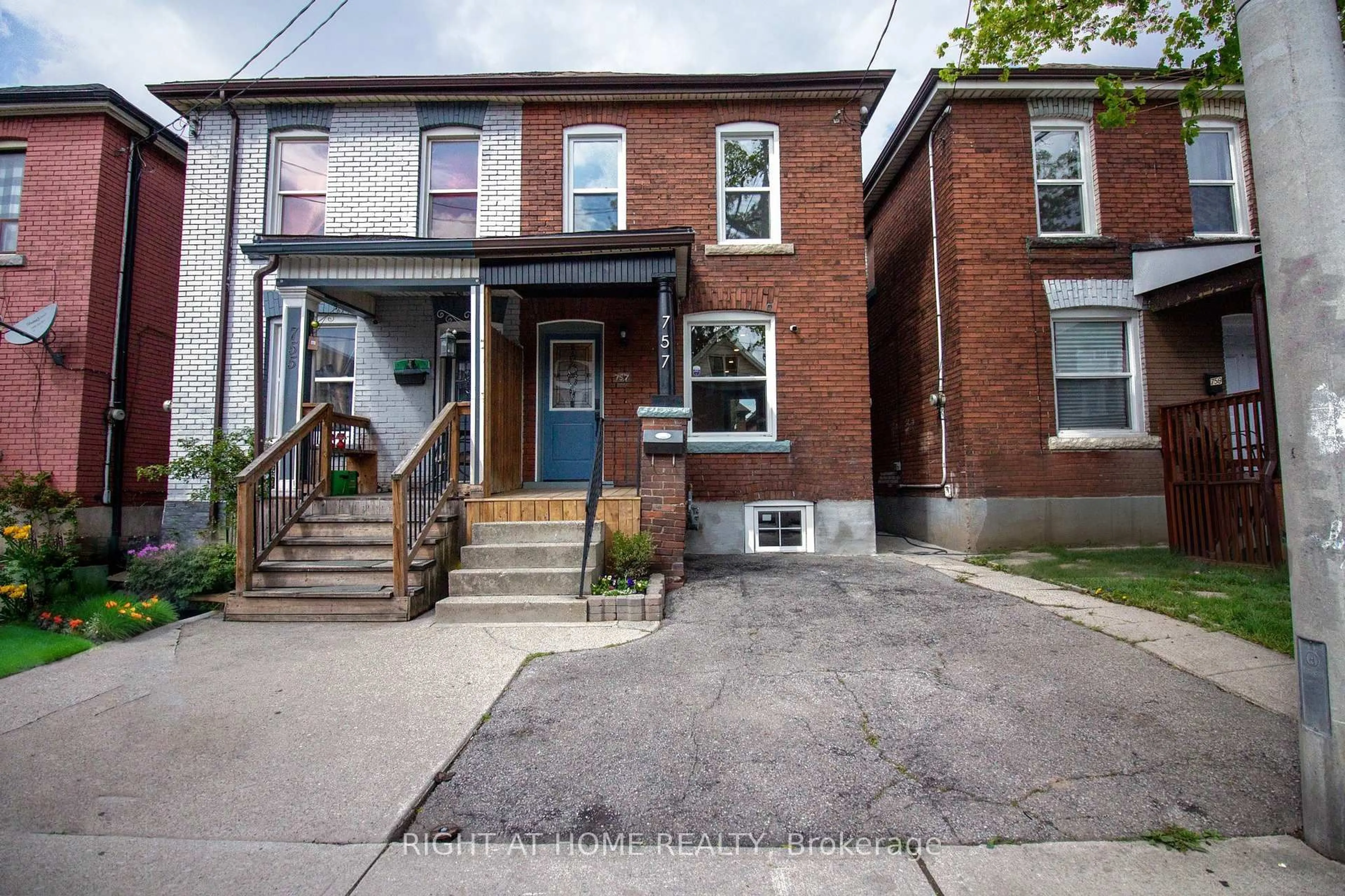 Home with brick exterior material, street for 757 Cannon St, Hamilton Ontario L8L 2H1