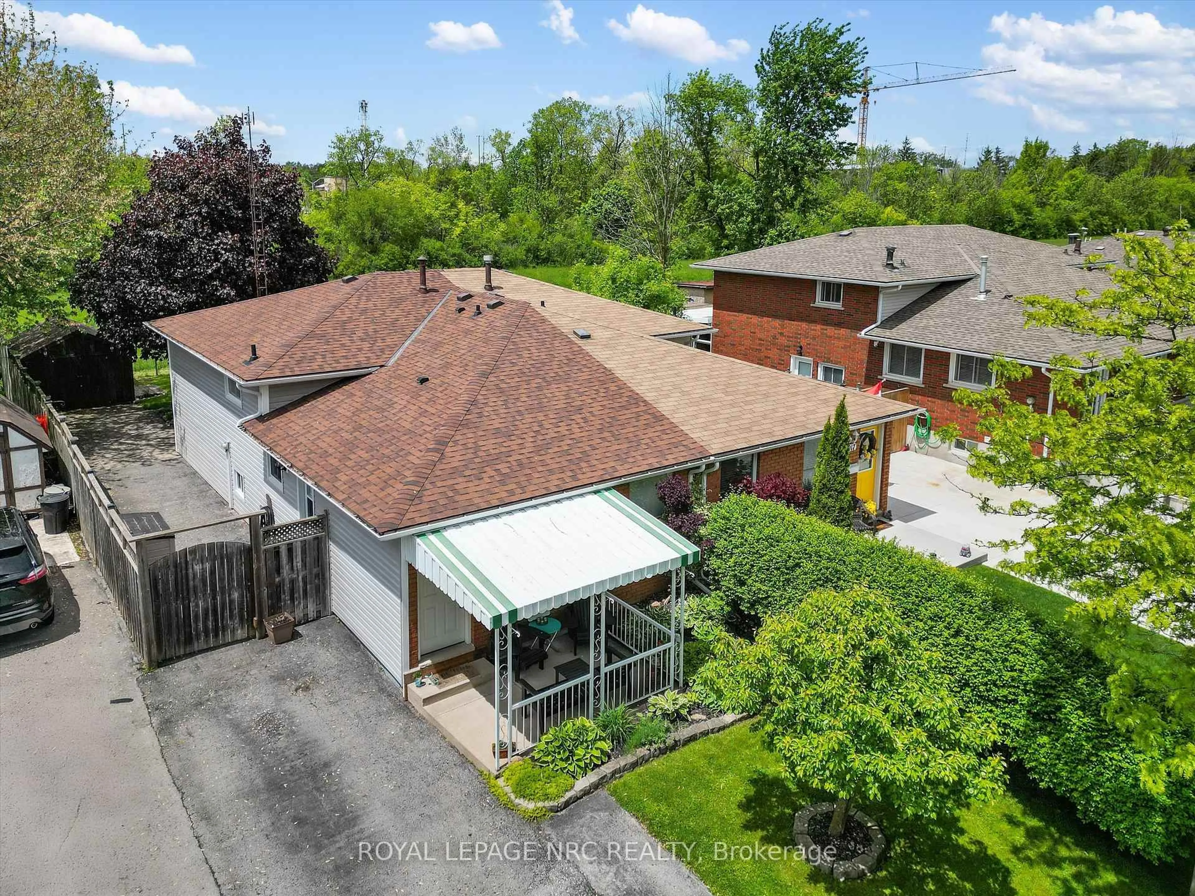 A pic from outside/outdoor area/front of a property/back of a property/a pic from drone, street for 6921 Waters Ave, Niagara Falls Ontario L2G 5X4