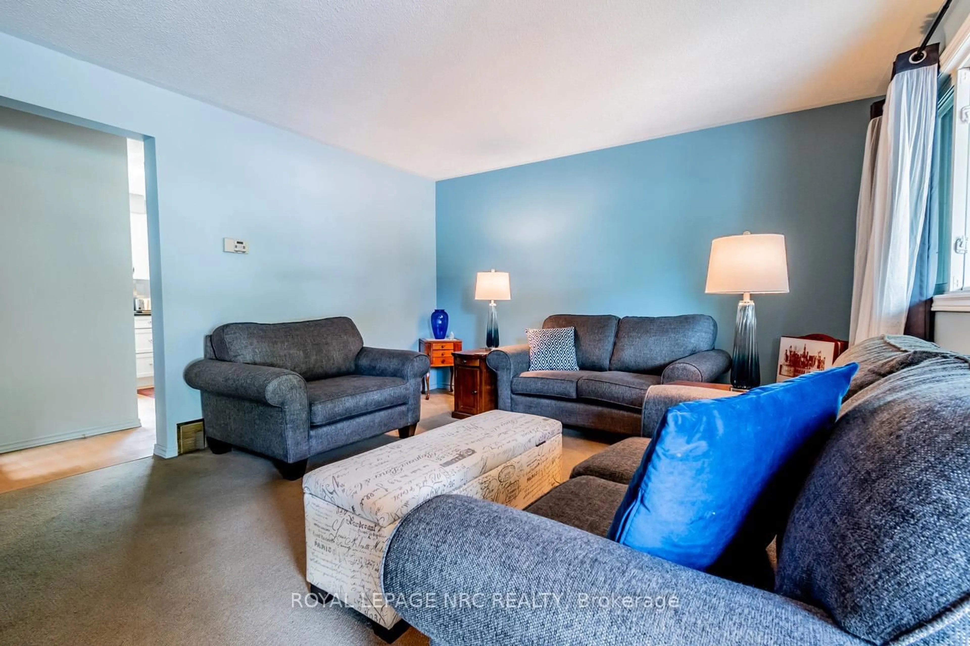 Living room with furniture, unknown for 4118 Chippawa Pkwy, Niagara Falls Ontario L2G 6E5