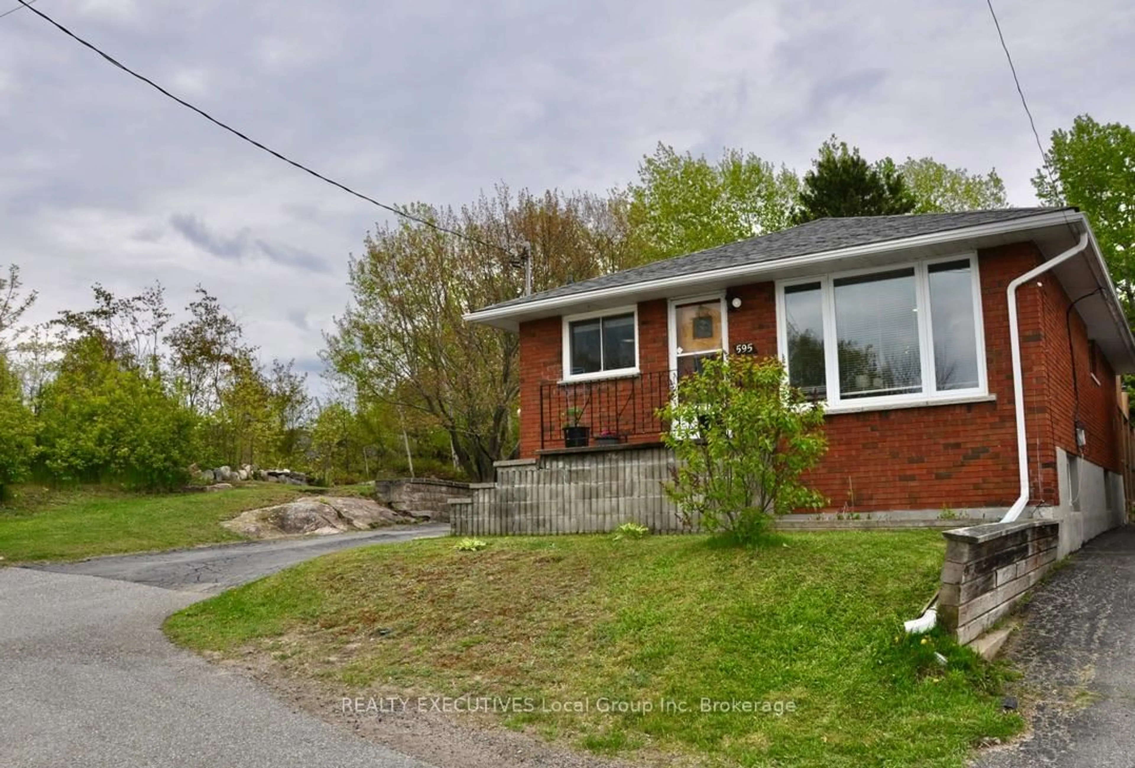 Unknown for 595 Metcalfe St, North Bay Ontario P1B 2P7